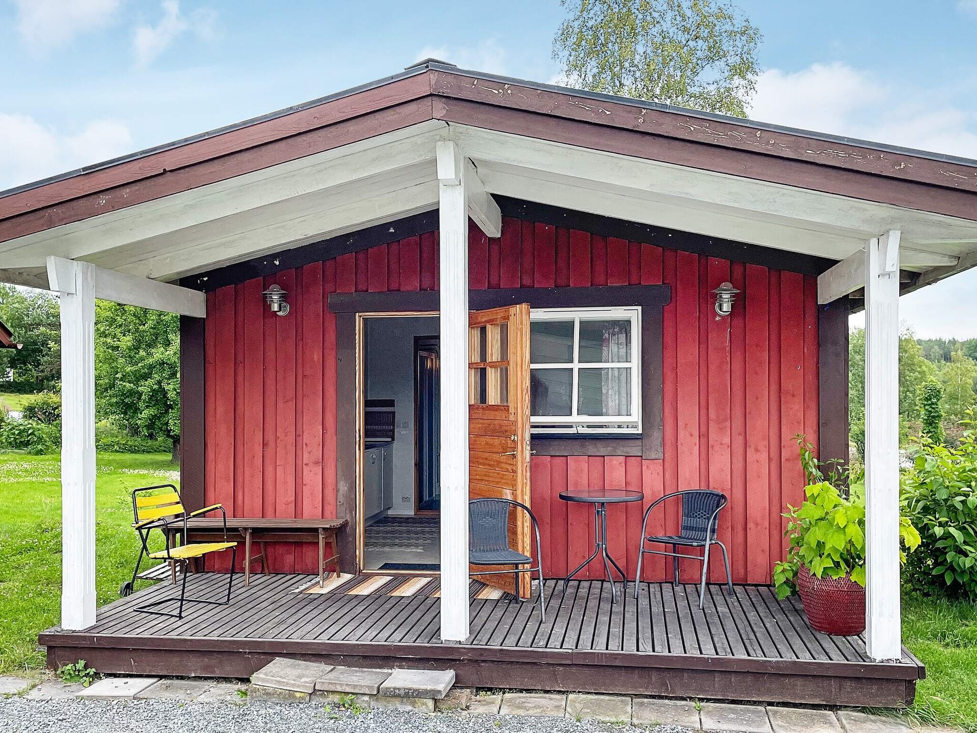 Knus Zweeds vakantiehuisje met sauna en golfbaan nabij Kil - foto 1