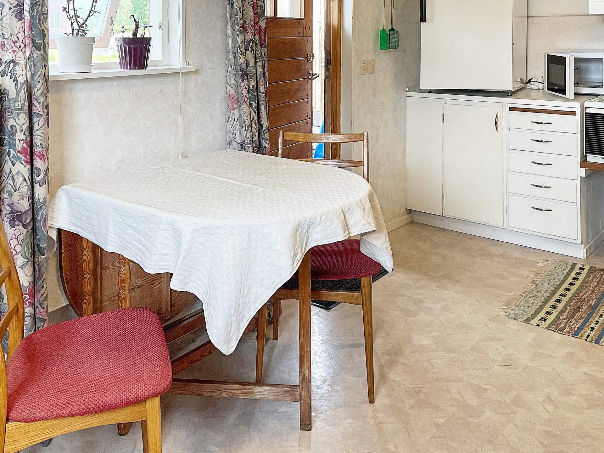 Knus Zweeds vakantiehuisje met sauna en golfbaan nabij Kil - foto 11