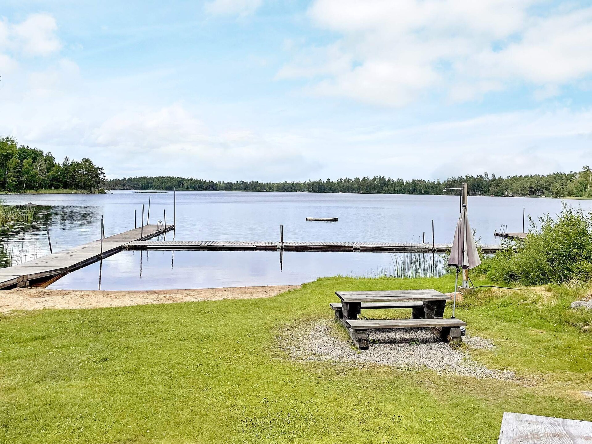Vrijstaand vakantiehuis met sauna en annex nabij meer in Rejmyre - foto 8