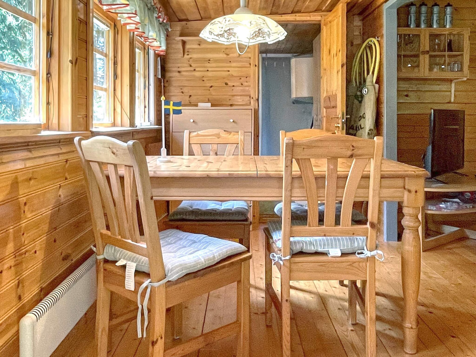 Vrijstaand vakantiehuis met sauna en annex nabij meer in Rejmyre - foto 10