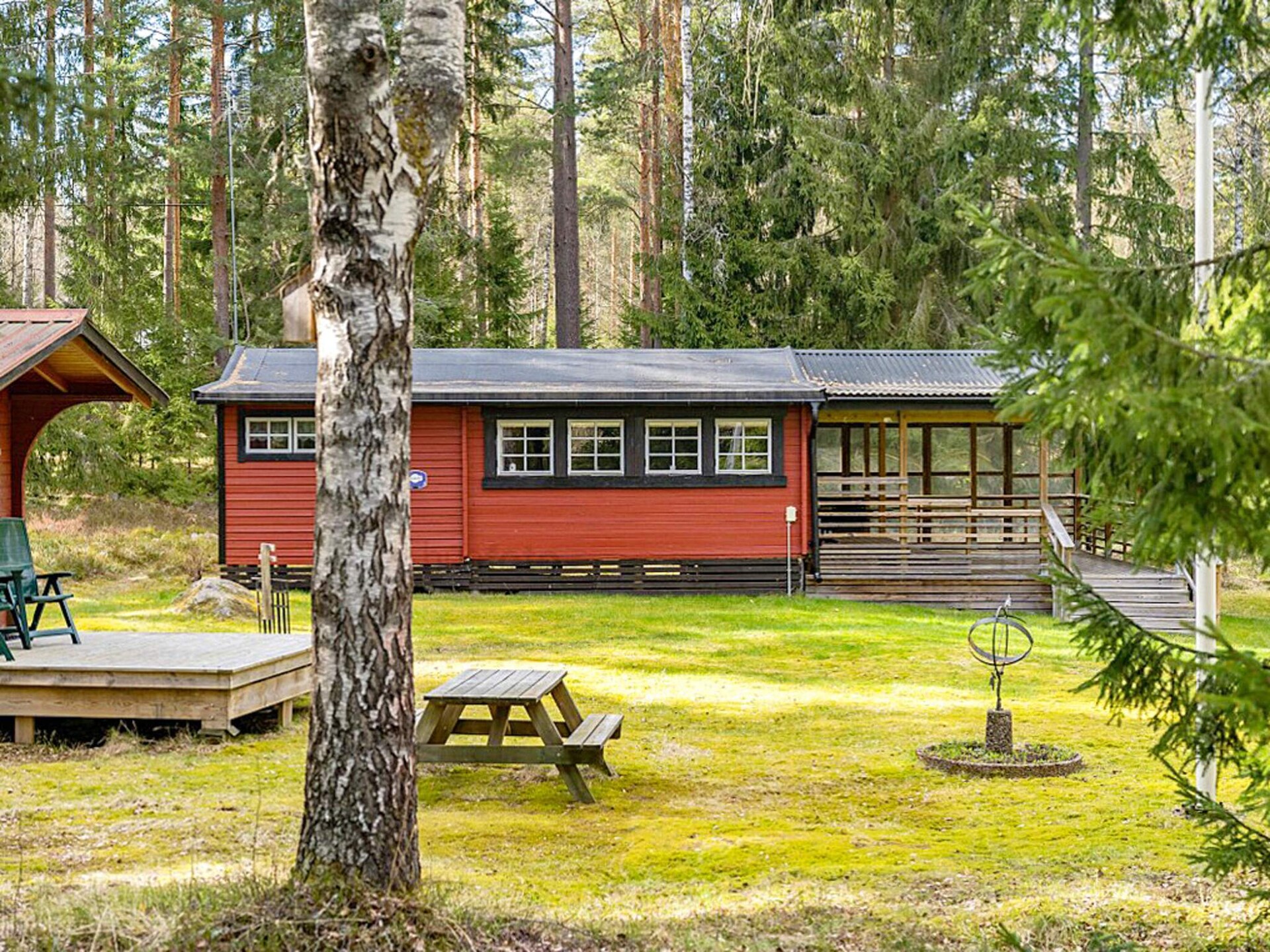 Vrijstaand vakantiehuis met sauna en annex nabij meer in Rejmyre - foto 2