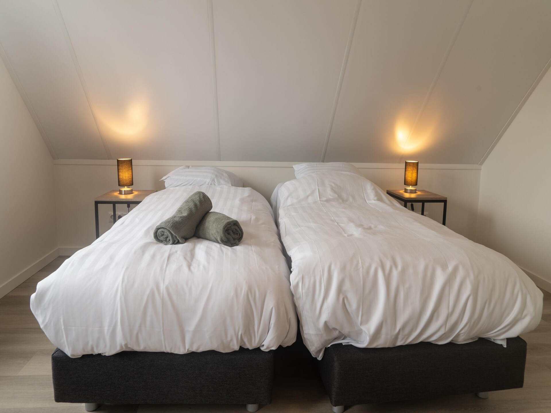 Lake view villa aan het water met zwem- en vissteiger in Bernisse - foto 4