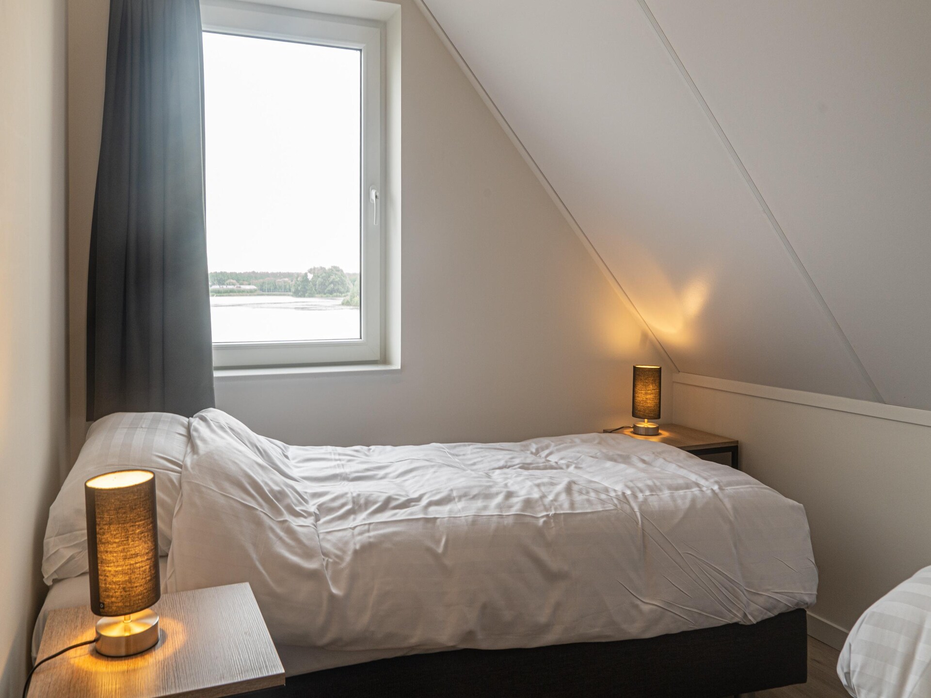 Lake view villa aan het water met zwem- en vissteiger in Bernisse - foto 14