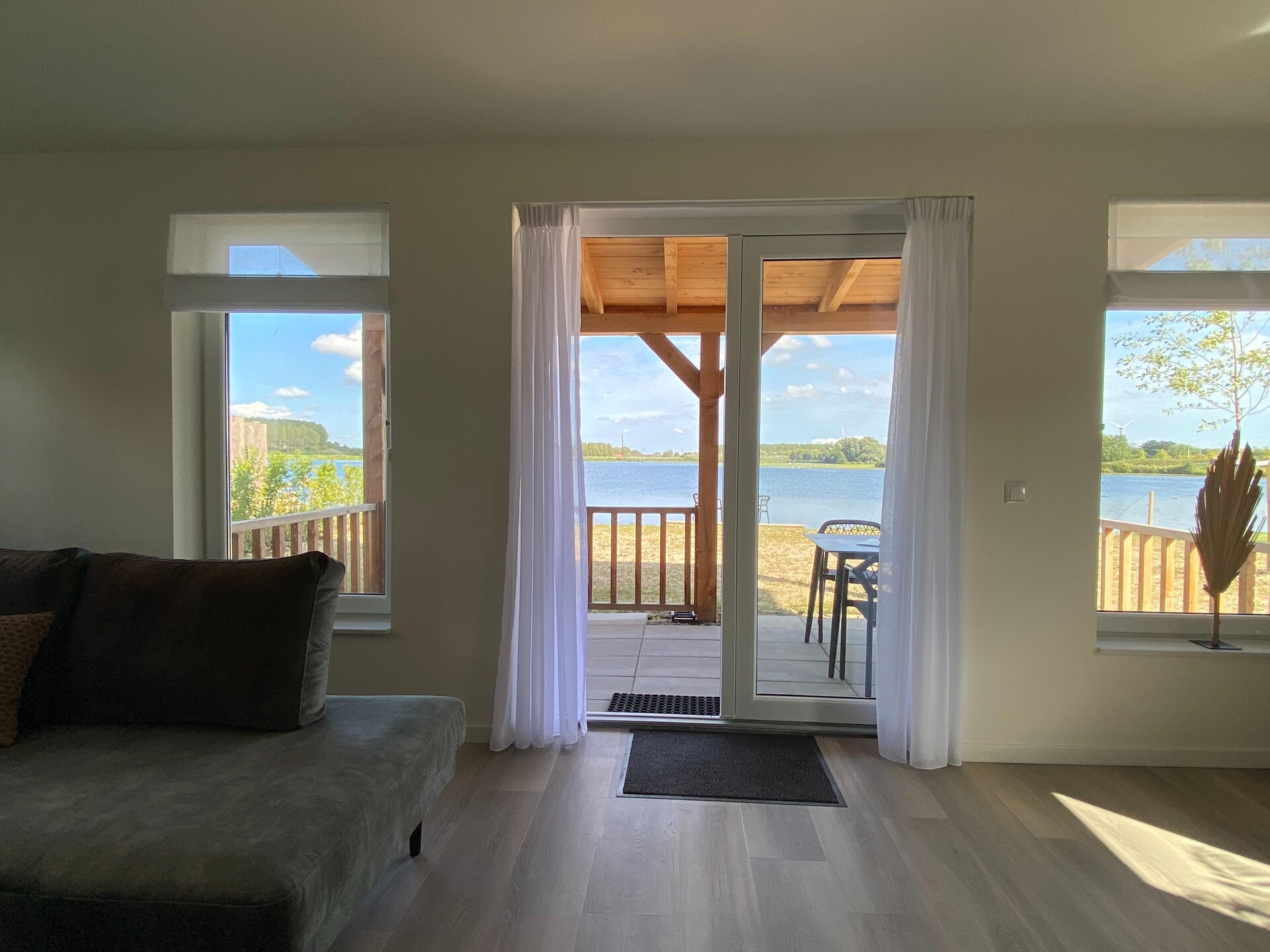 Lake view villa aan het water met zwem- en vissteiger in Bernisse - foto 9