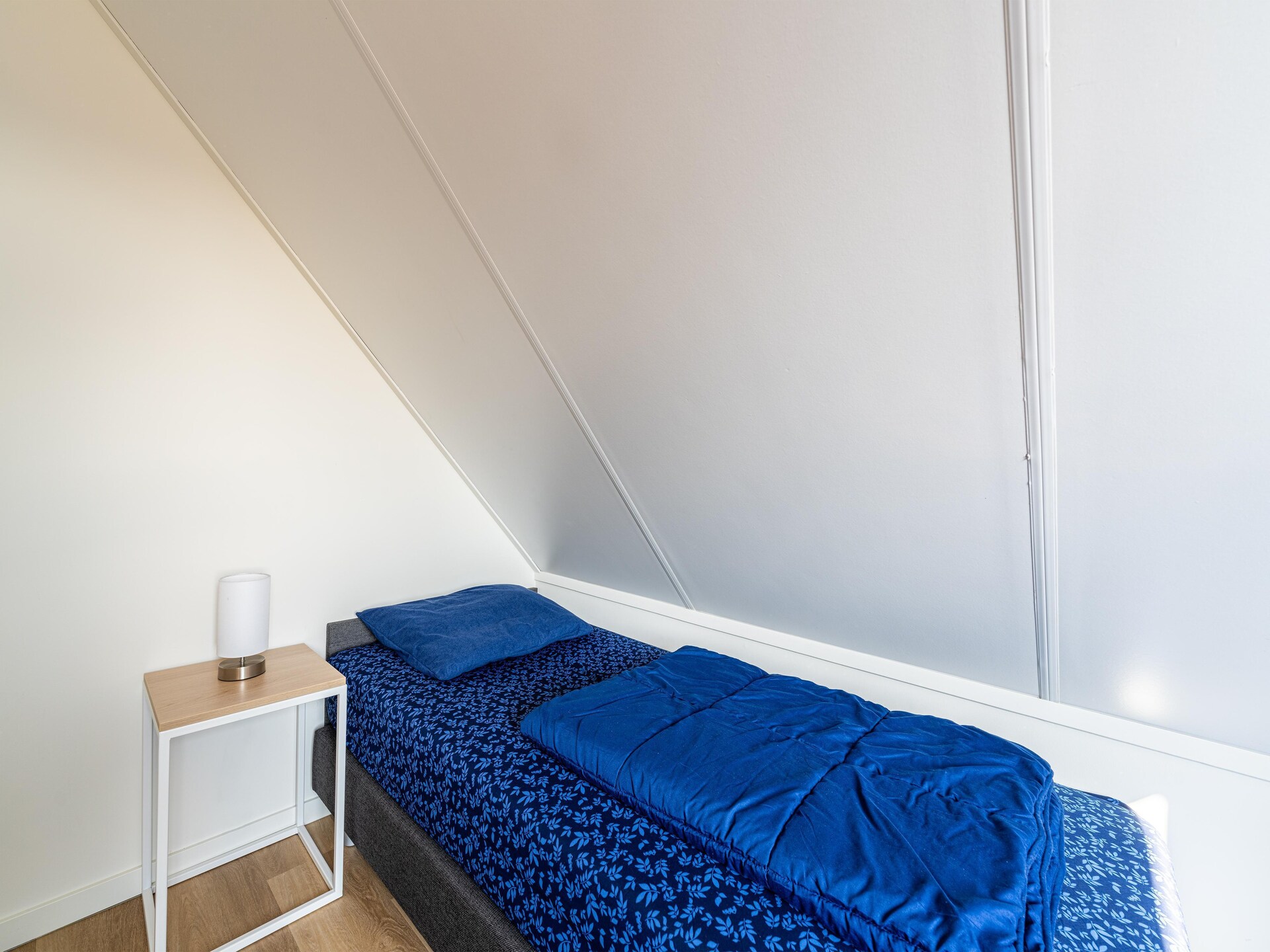 Vrijstaand vakantiehuis aan meer in Simonshaven met privétuin - foto 12