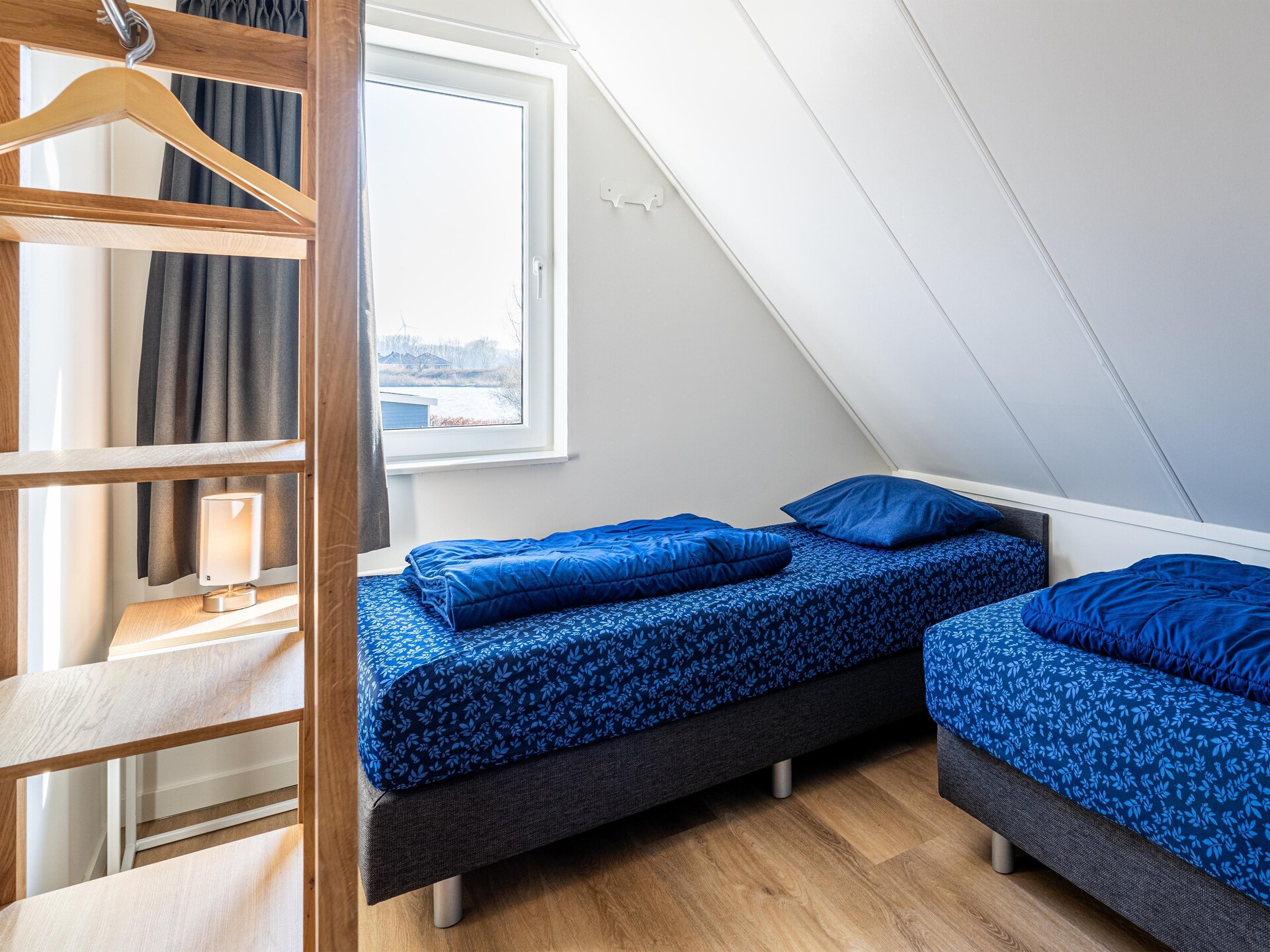 Vrijstaand vakantiehuis aan meer in Simonshaven met privétuin - foto 14