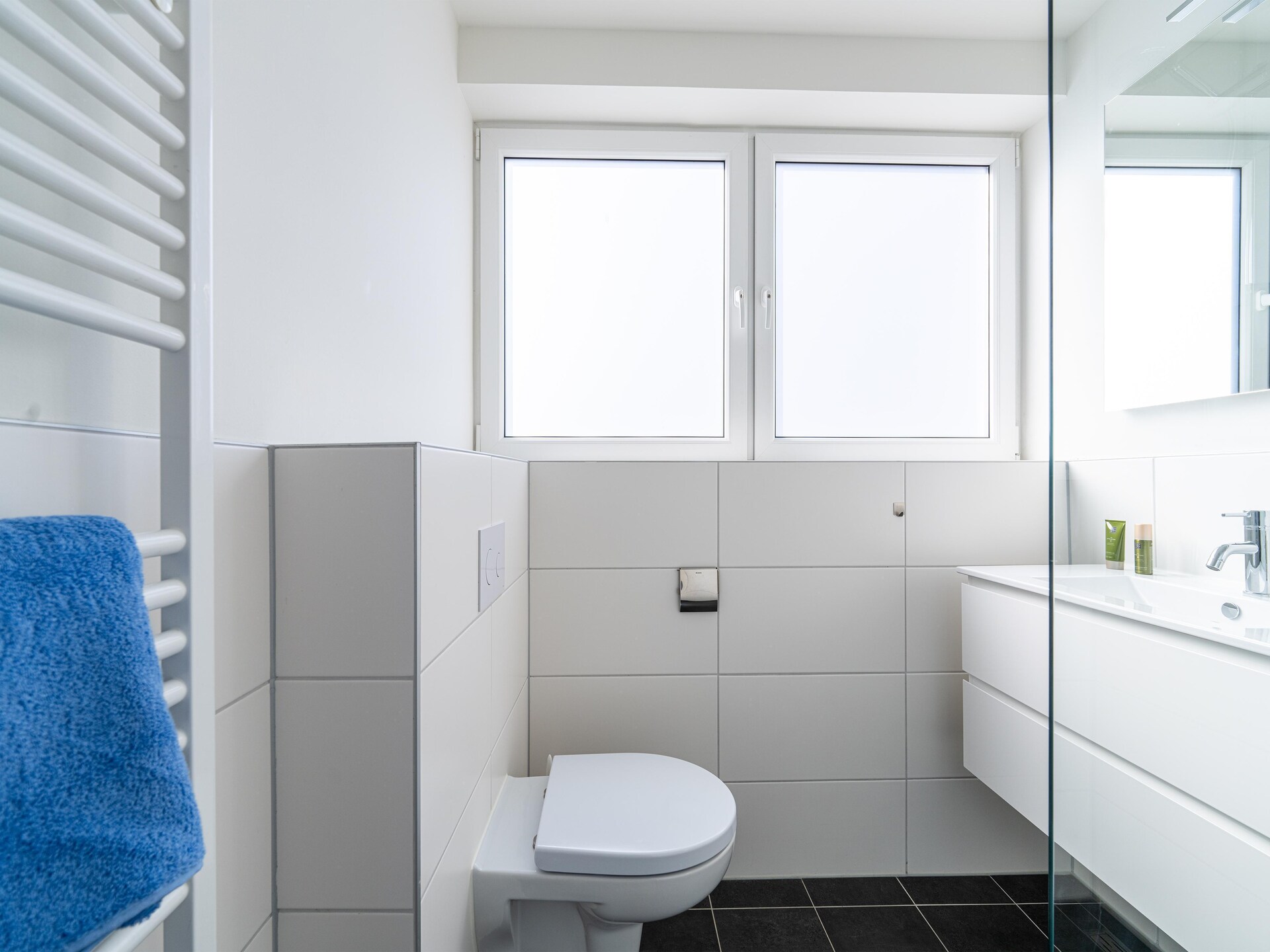 Vrijstaand vakantiehuis aan meer in Simonshaven met privétuin - foto 24