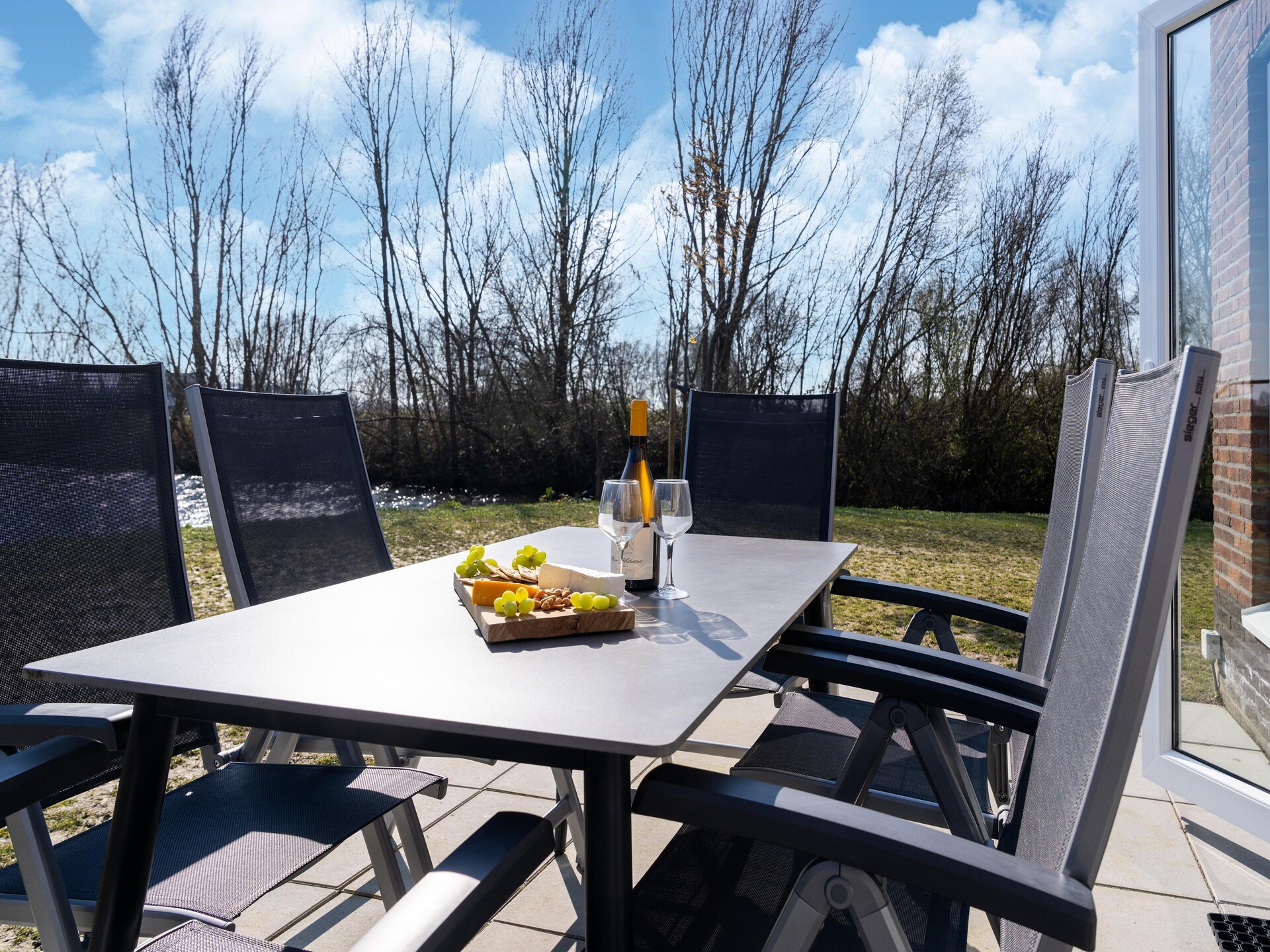 Vrijstaand vakantiehuis aan meer in Simonshaven met privétuin - foto 3