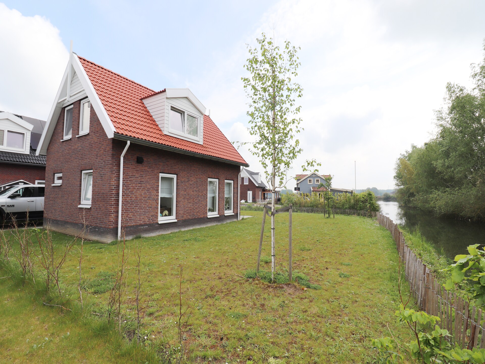Vrijstaand vakantiehuis aan meer in Simonshaven met privétuin - foto 2