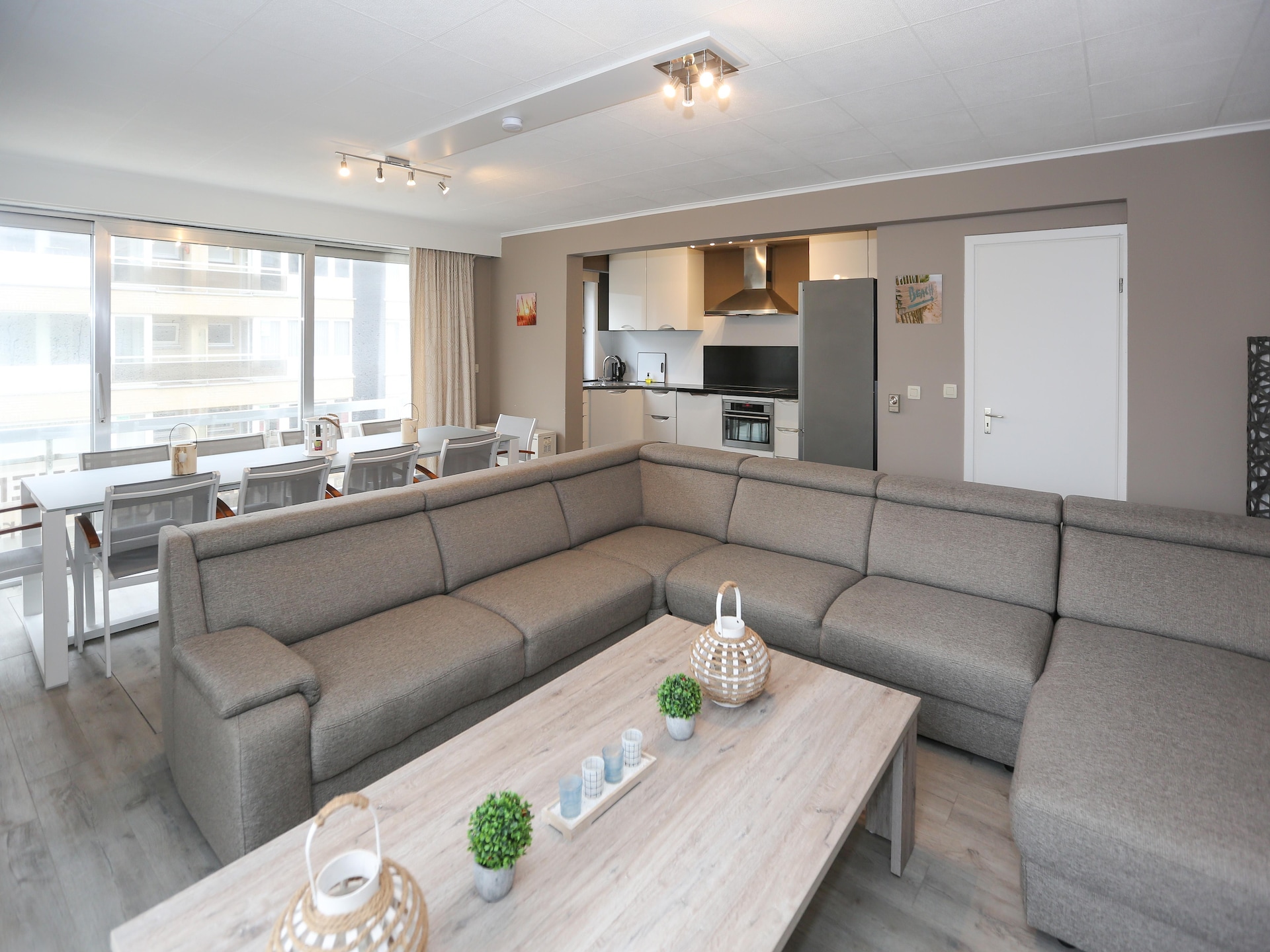 10-persoons appartement in centrum Middelkerke vlakbij het strand - foto 1