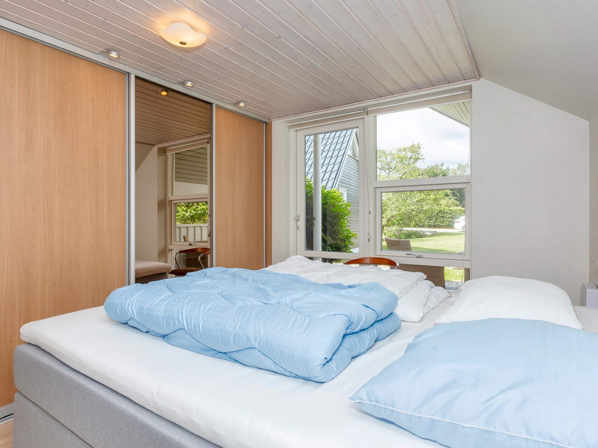 Luxe vrijstaand vakantiehuis met zeezicht, bubbelbaden en bijgebouw op 150m van strand - foto 39