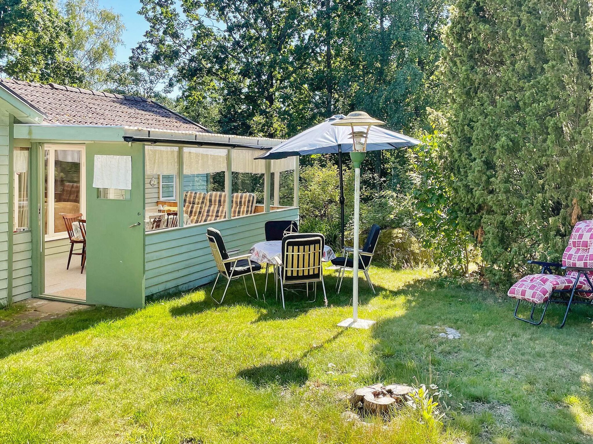 Vrijstaand vakantiehuis met gastenverblijf nabij zee in Bergkvara - foto 1
