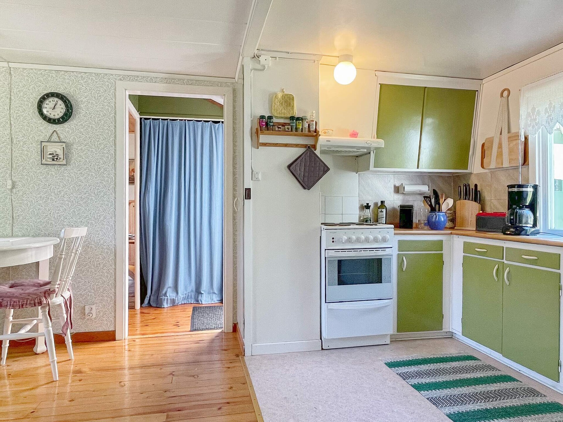 Vrijstaand vakantiehuis met gastenverblijf nabij zee in Bergkvara - foto 11