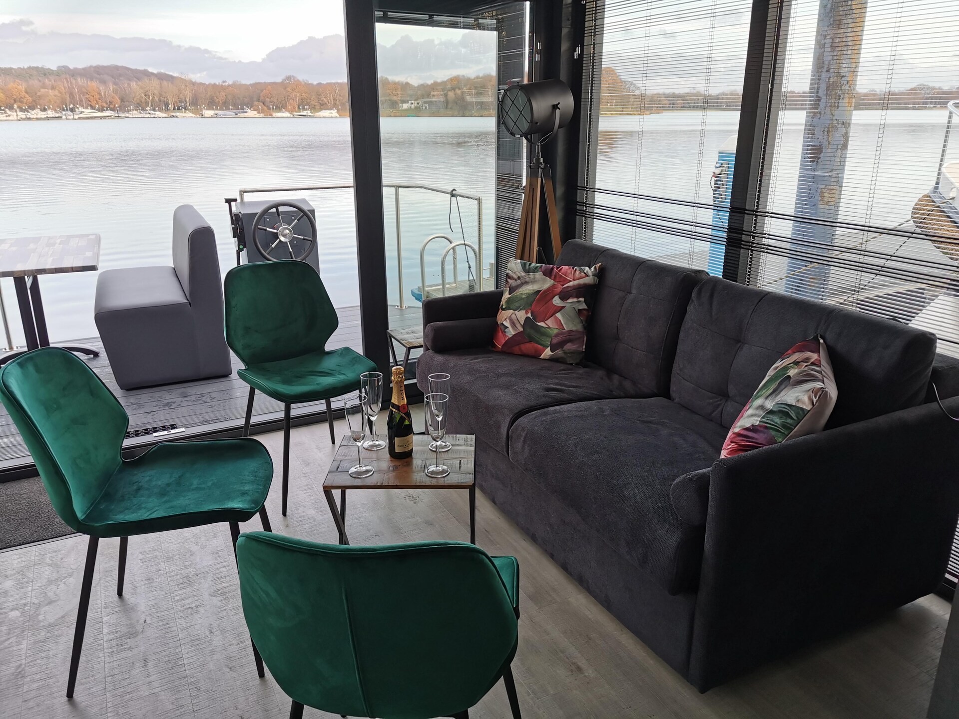 Comfortabele woonboot op de Mookerplas voor 4 personen met panoramisch uitzicht - foto 3
