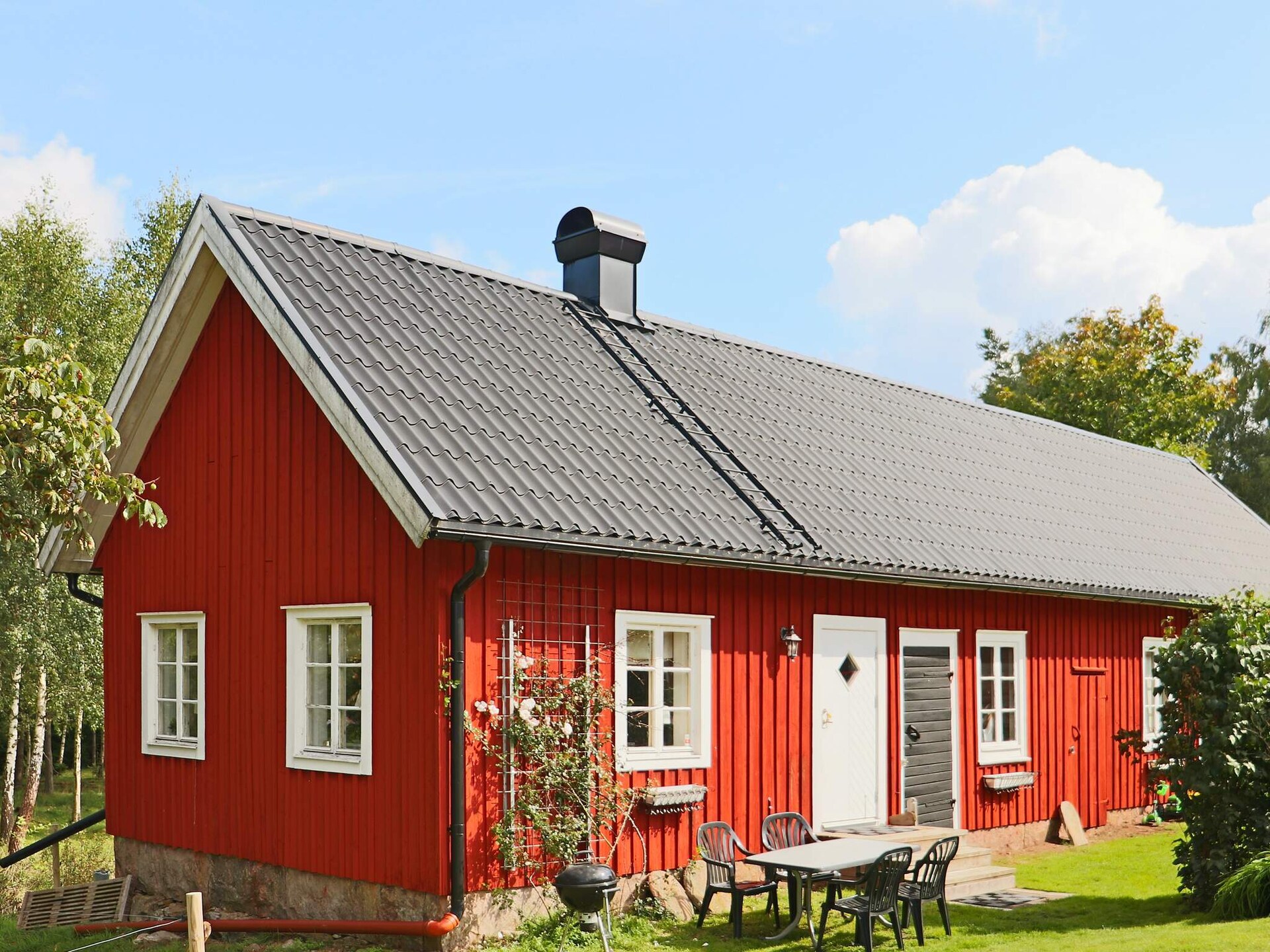 Idyllisch vakantiehuis aan het meer met roeiboot bij Unnaryd - foto 1