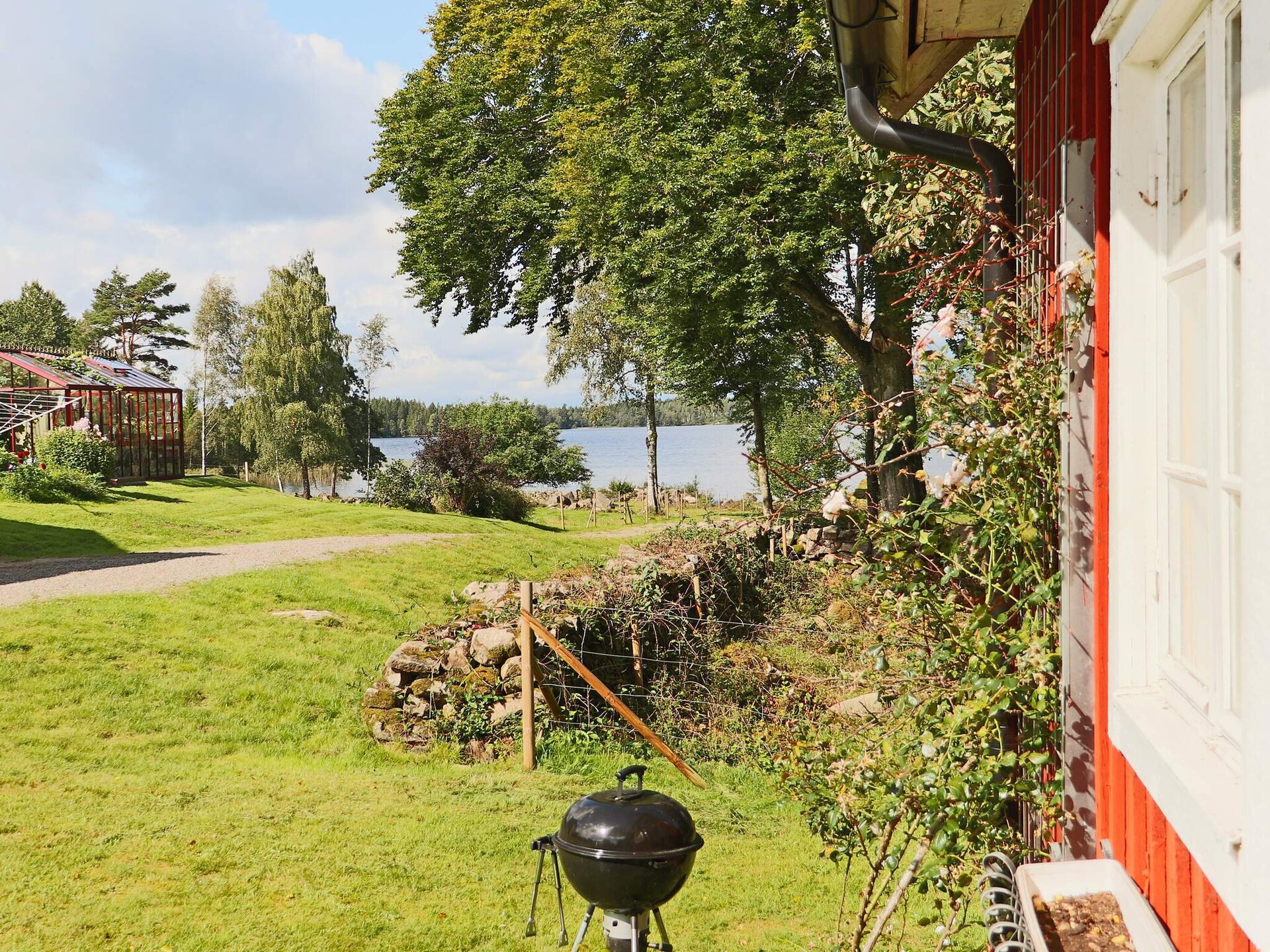 Idyllisch vakantiehuis aan het meer met roeiboot bij Unnaryd - foto 5