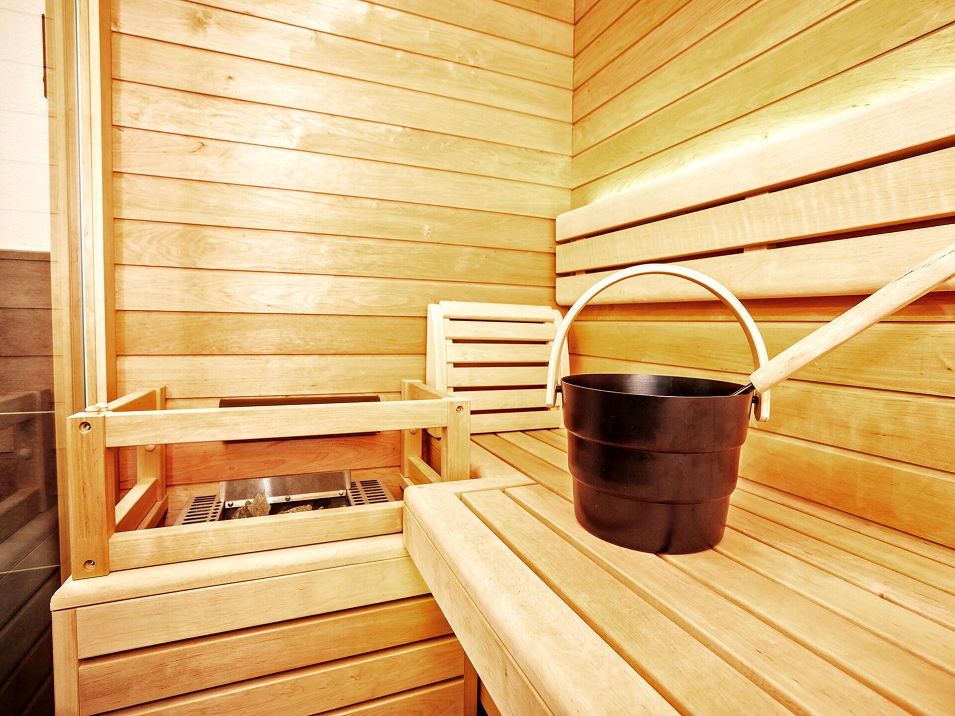 Luxe 6-persoons appartement met sauna en buitenbad direct aan de piste - foto 20
