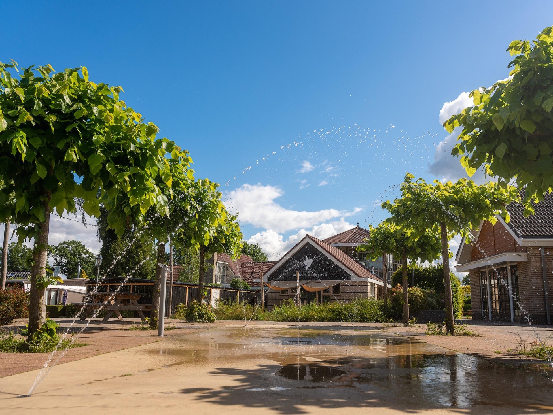Luxe wellnesshut voor 2 personen met jacuzzi aan het water in Voorthuizen - foto 17