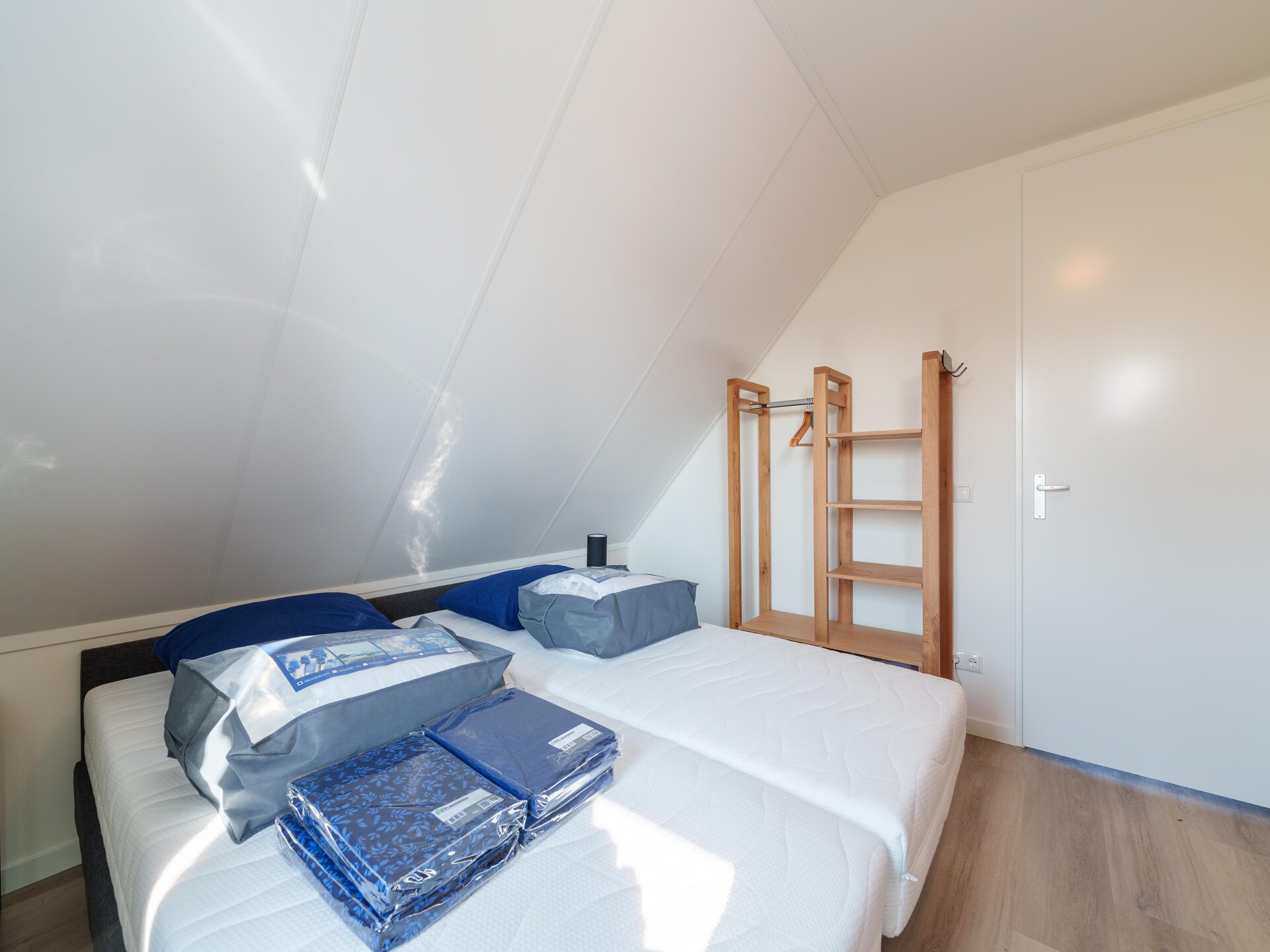 Vrijstaand vakantiehuis met sauna aan het meer in Simonshaven - foto 14