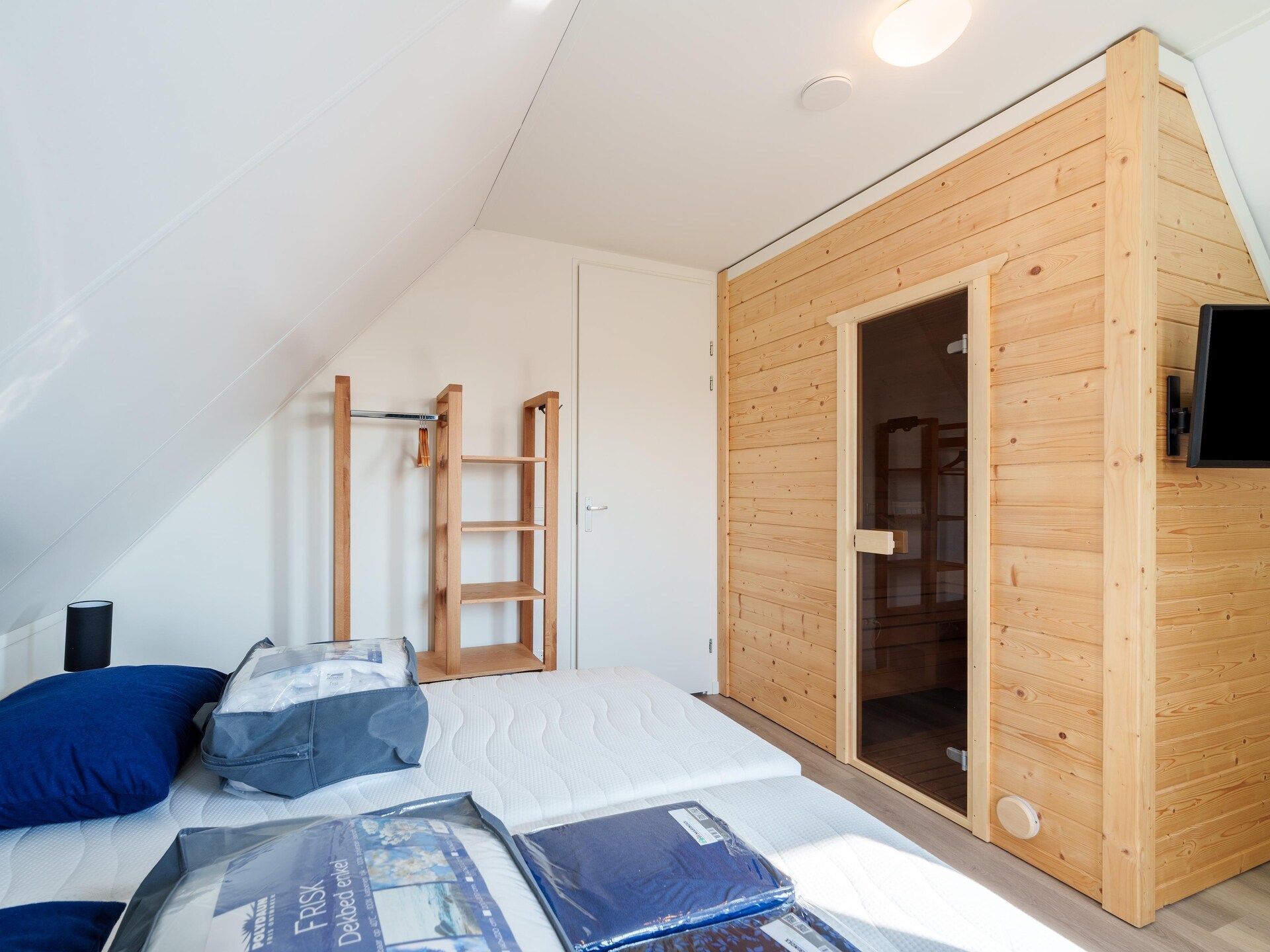 Vrijstaand vakantiehuis met sauna aan het meer in Simonshaven - foto 6