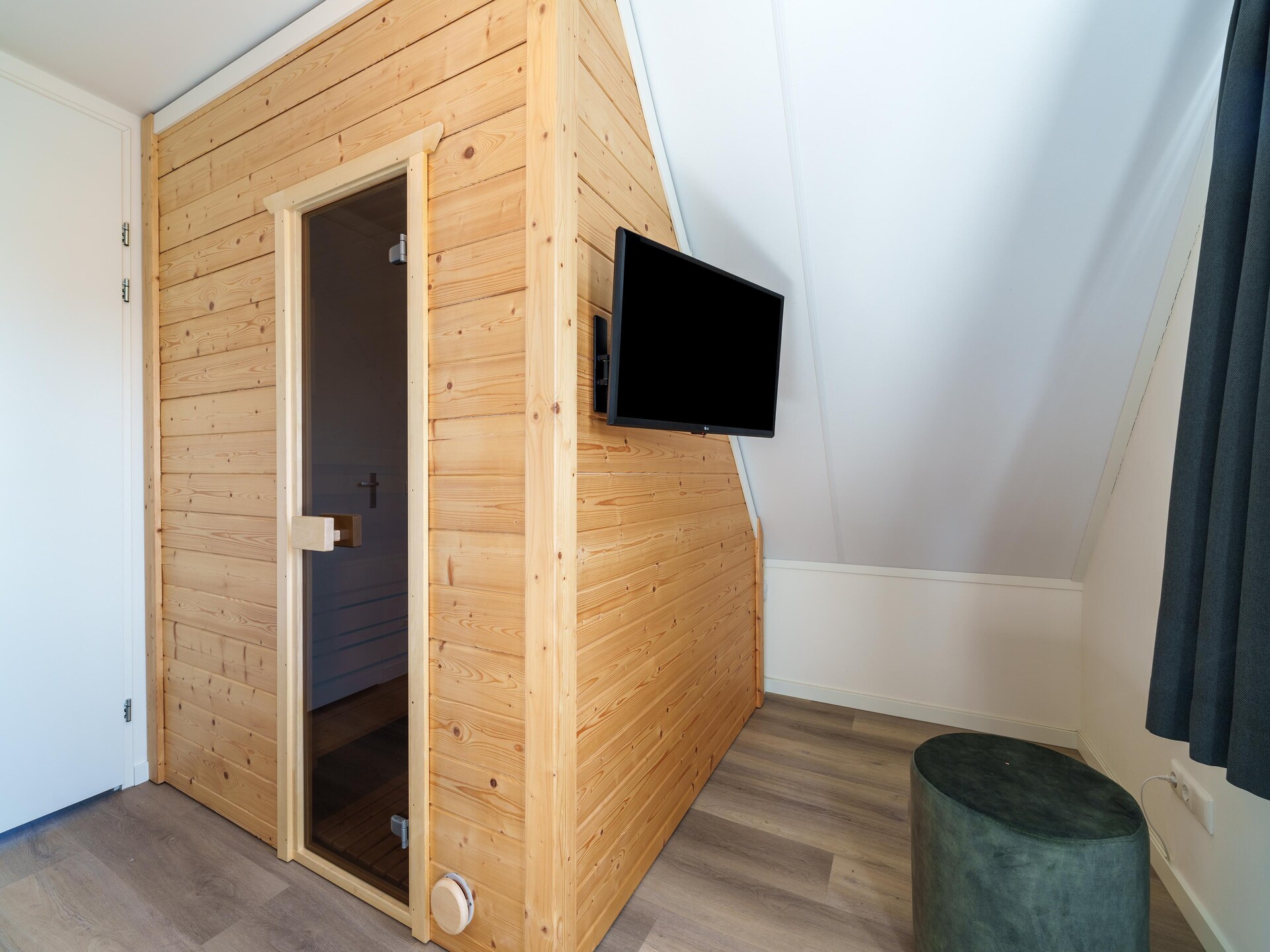 Vrijstaand vakantiehuis met sauna aan het meer in Simonshaven - foto 25