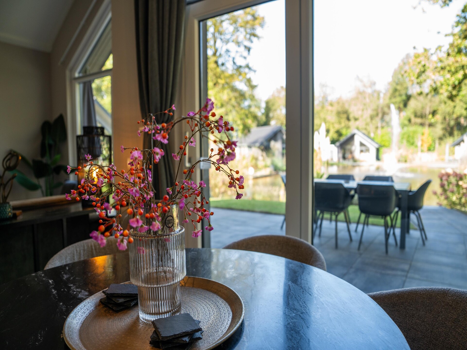 Ecovilla aan vijver op Vakantiepark Latour, honden welkom - foto 11