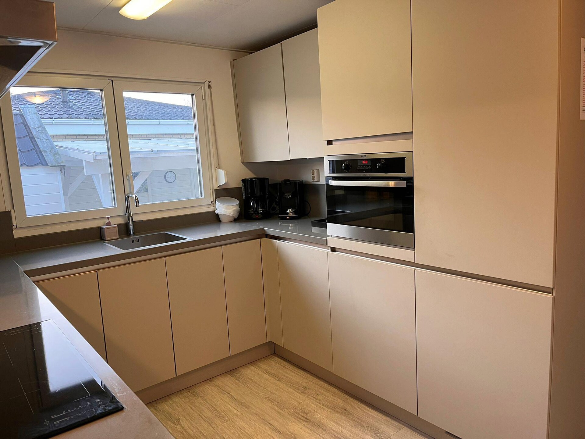 Vrijstaande bungalow bij strand en IJsselmeer in Makkum, Friesland - foto 10