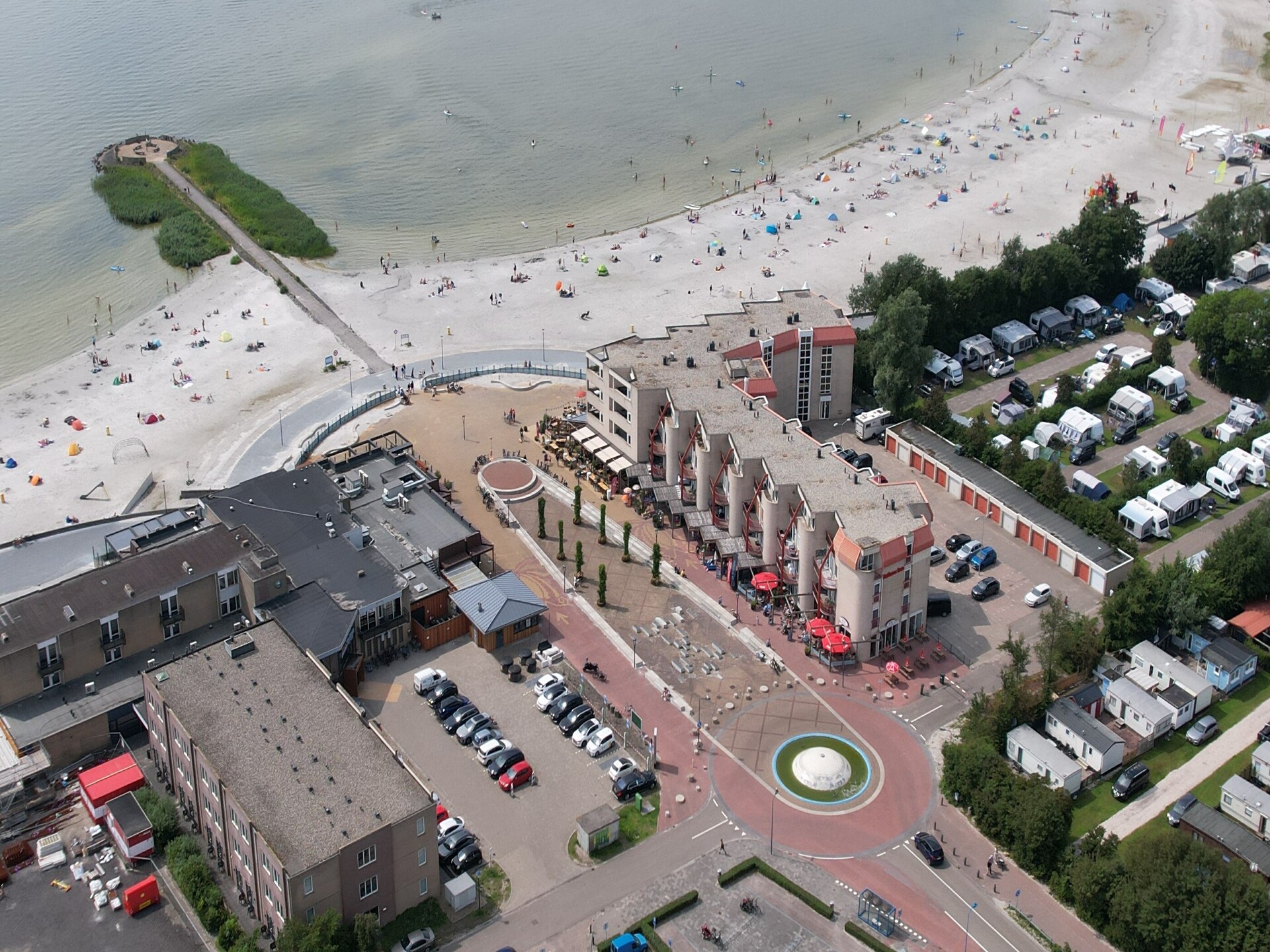 Vrijstaande bungalow bij strand en IJsselmeer in Makkum, Friesland - foto 36