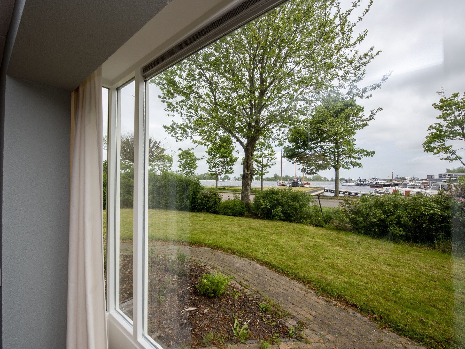 Villa aan het Sneekermeer in Terherne voor 8 personen met eigen steiger - foto 39