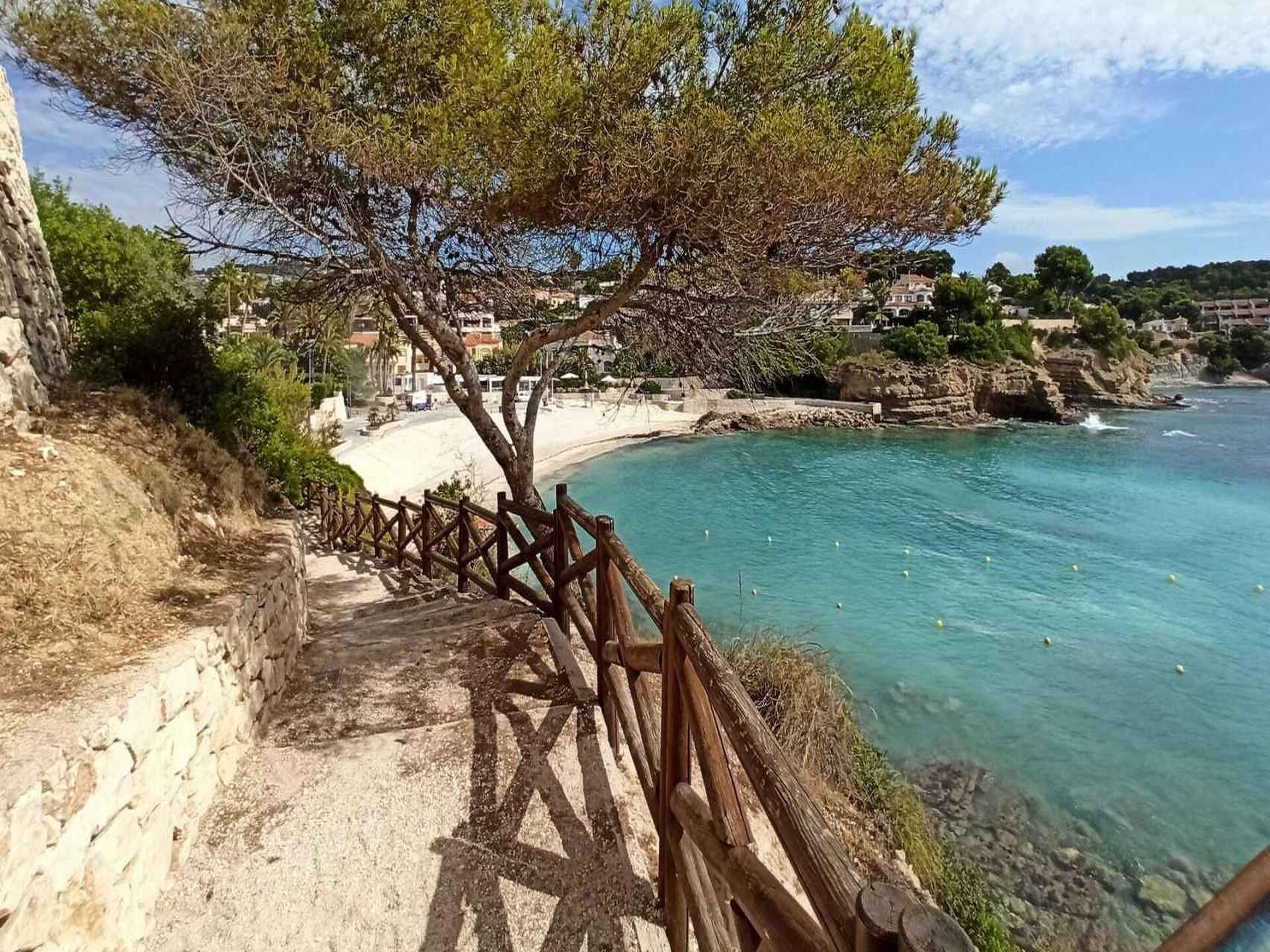 Ruime bungalow in Relleu met zwembad, 28km van strand - foto 25