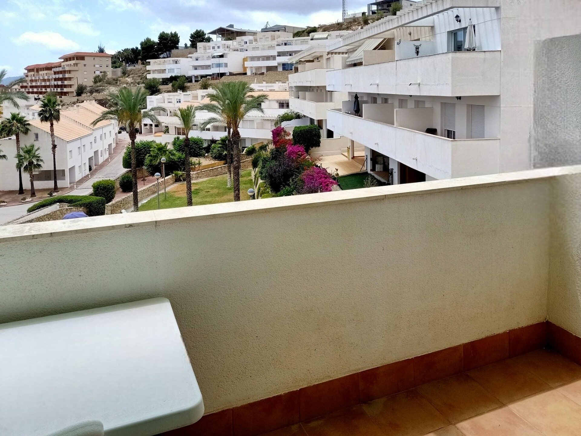Ruime bungalow in Relleu met zwembad, 28km van strand - foto 15