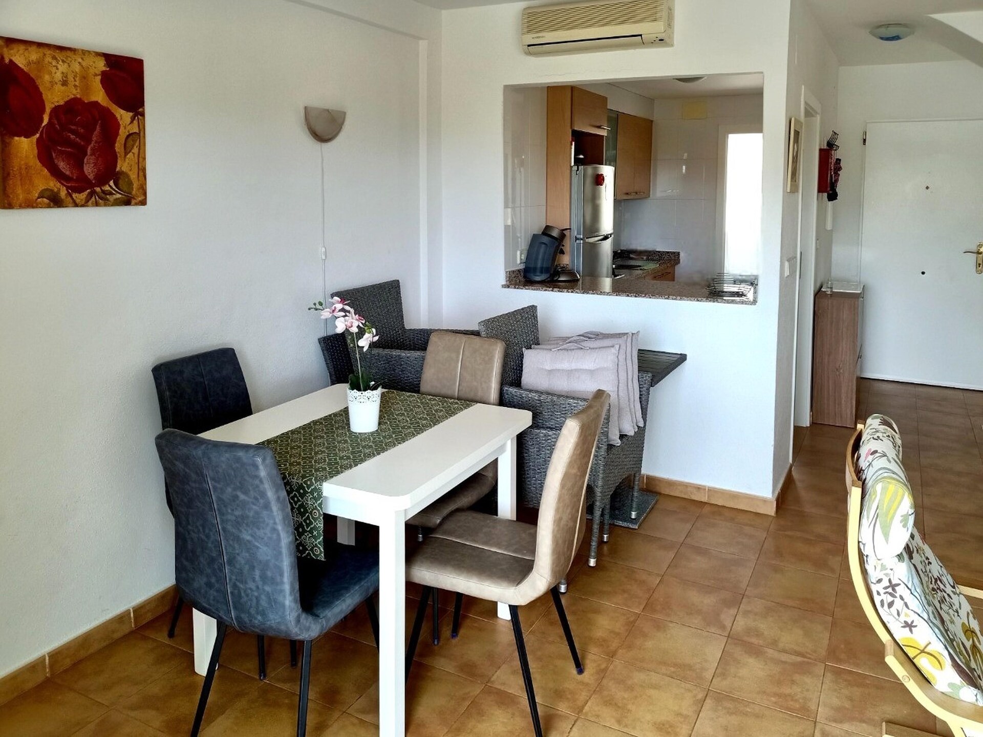 Ruime bungalow in Relleu met zwembad, 28km van strand - foto 9