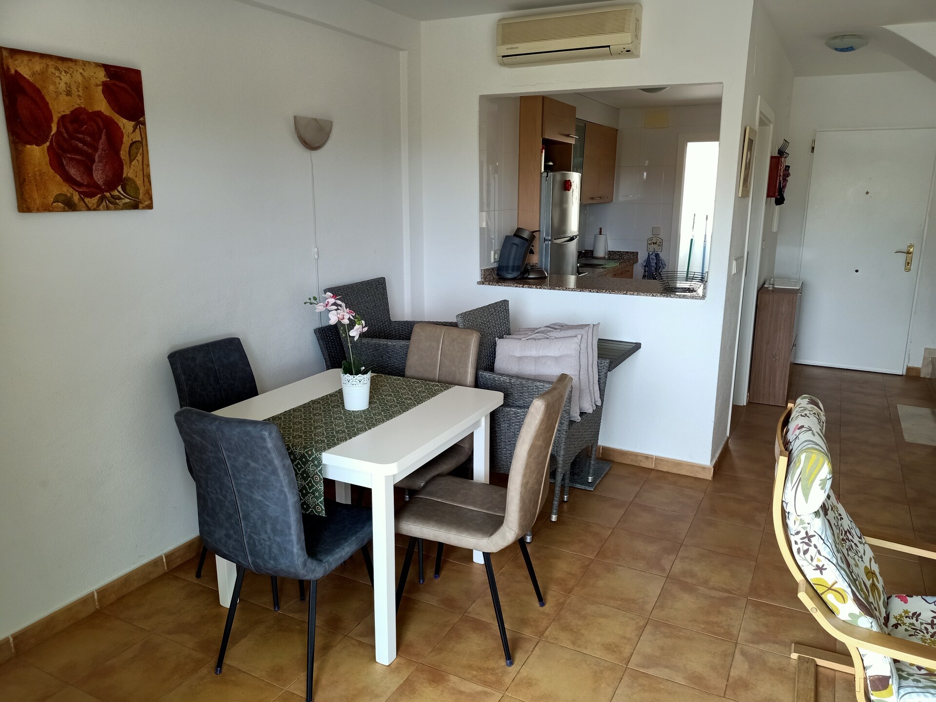 Ruime bungalow in Relleu met zwembad, 28km van strand - foto 2