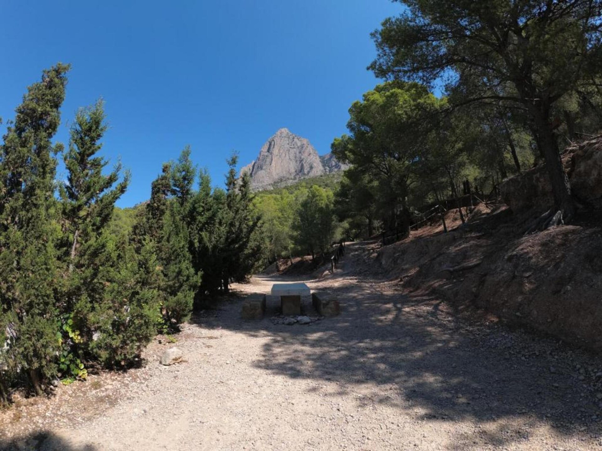 Ruime bungalow in Relleu met zwembad, 28km van strand - foto 32