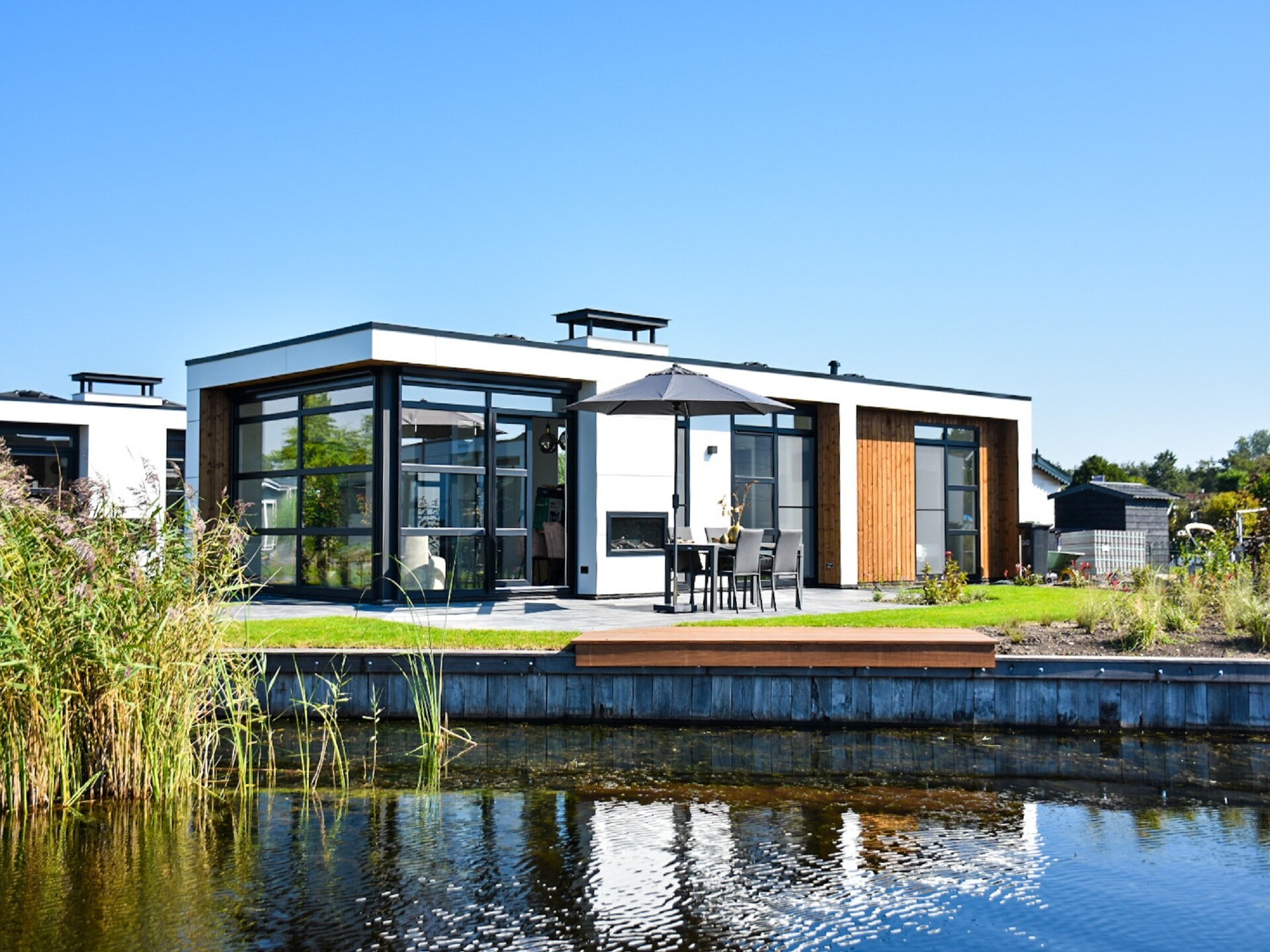 Modern vakantiehuis aan het Loosdrechtse water met hottub en open haard - foto 9