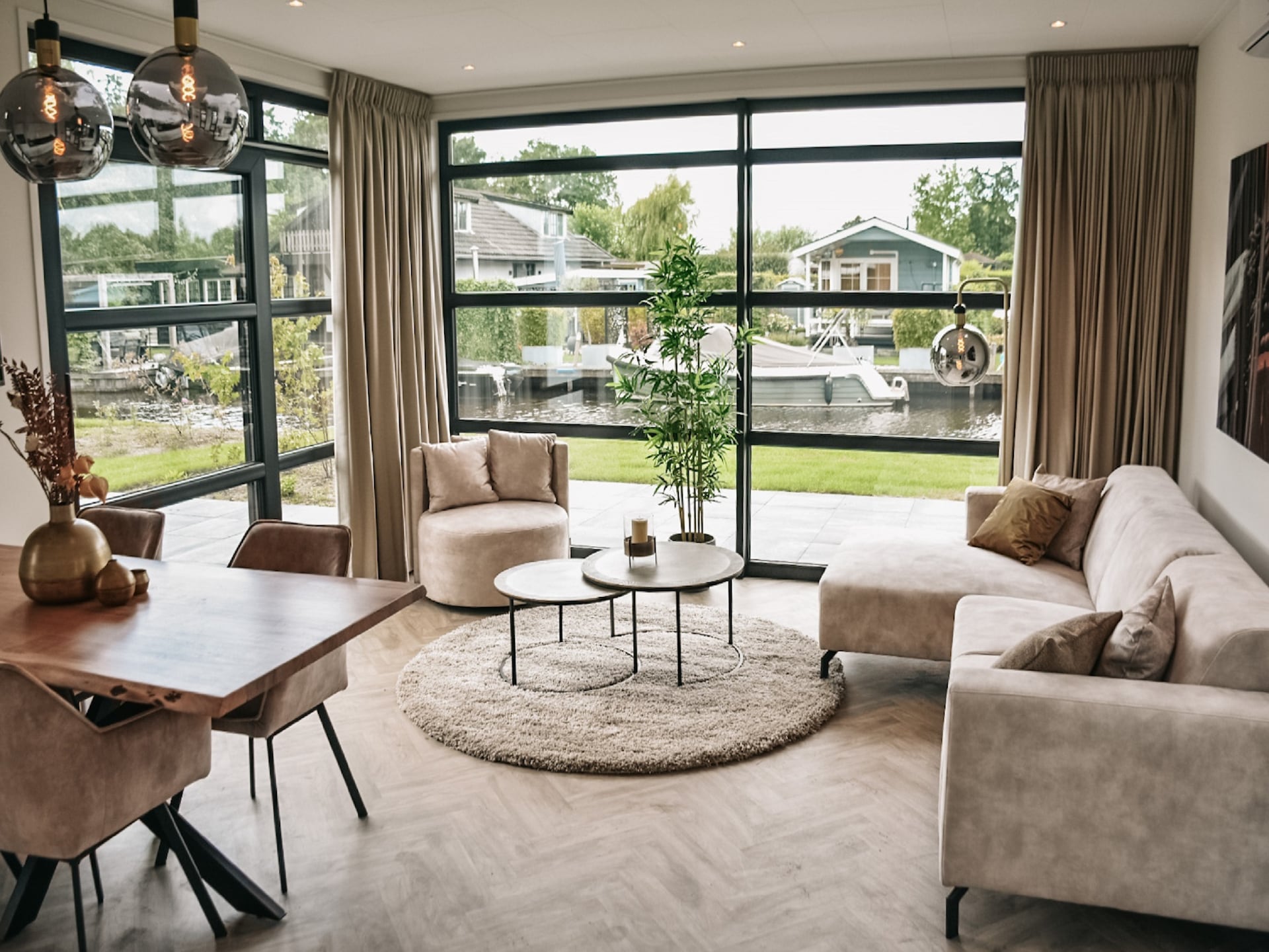 Modern vakantiehuis aan het Loosdrechtse water met hottub en open haard - foto 2