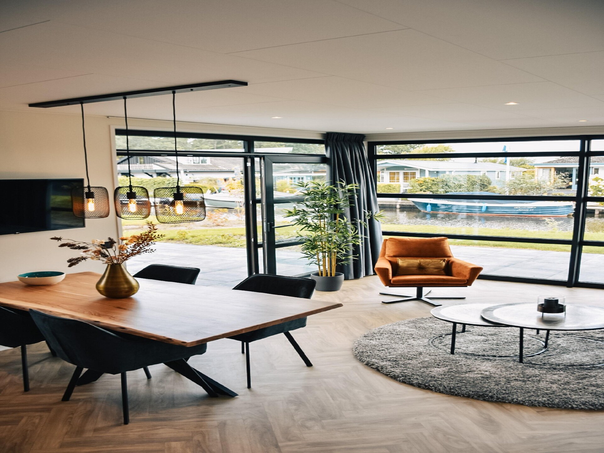 Modern vakantiehuis aan het Loosdrechtse water met hottub en open haard - foto 15