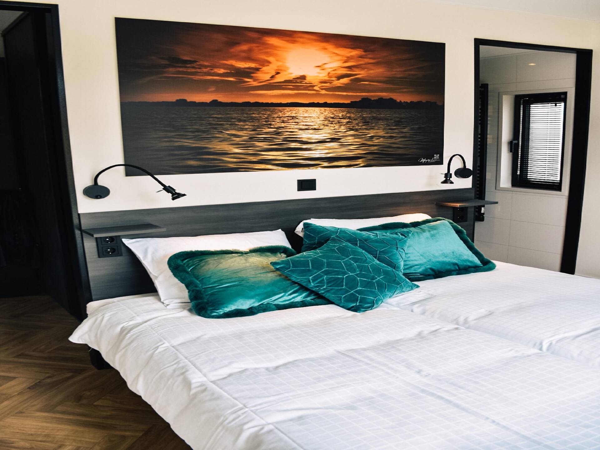 Modern vakantiehuis aan het Loosdrechtse water met hottub en open haard - foto 7