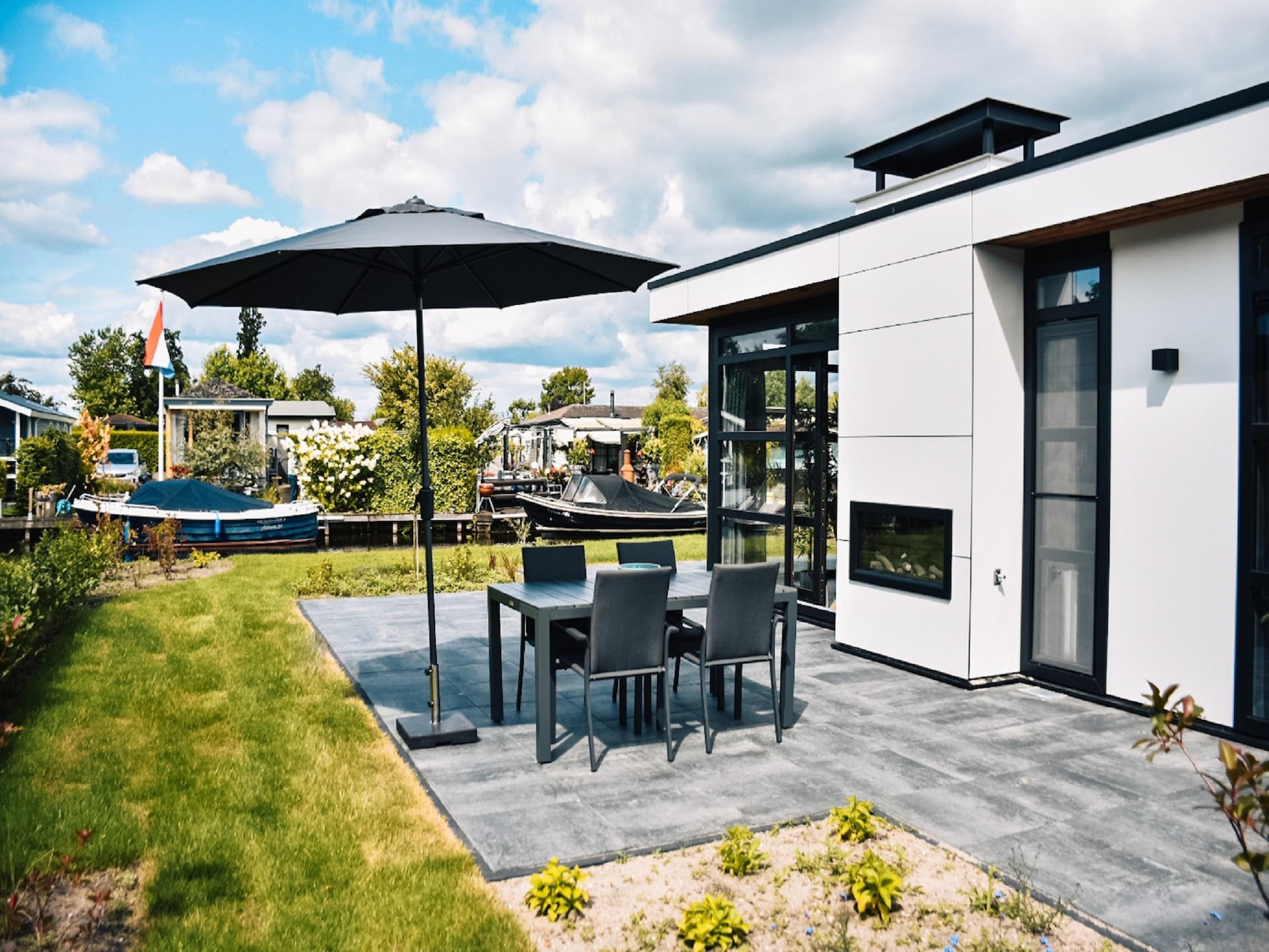 Modern vakantiehuis aan het Loosdrechtse water met hottub en open haard - foto 11