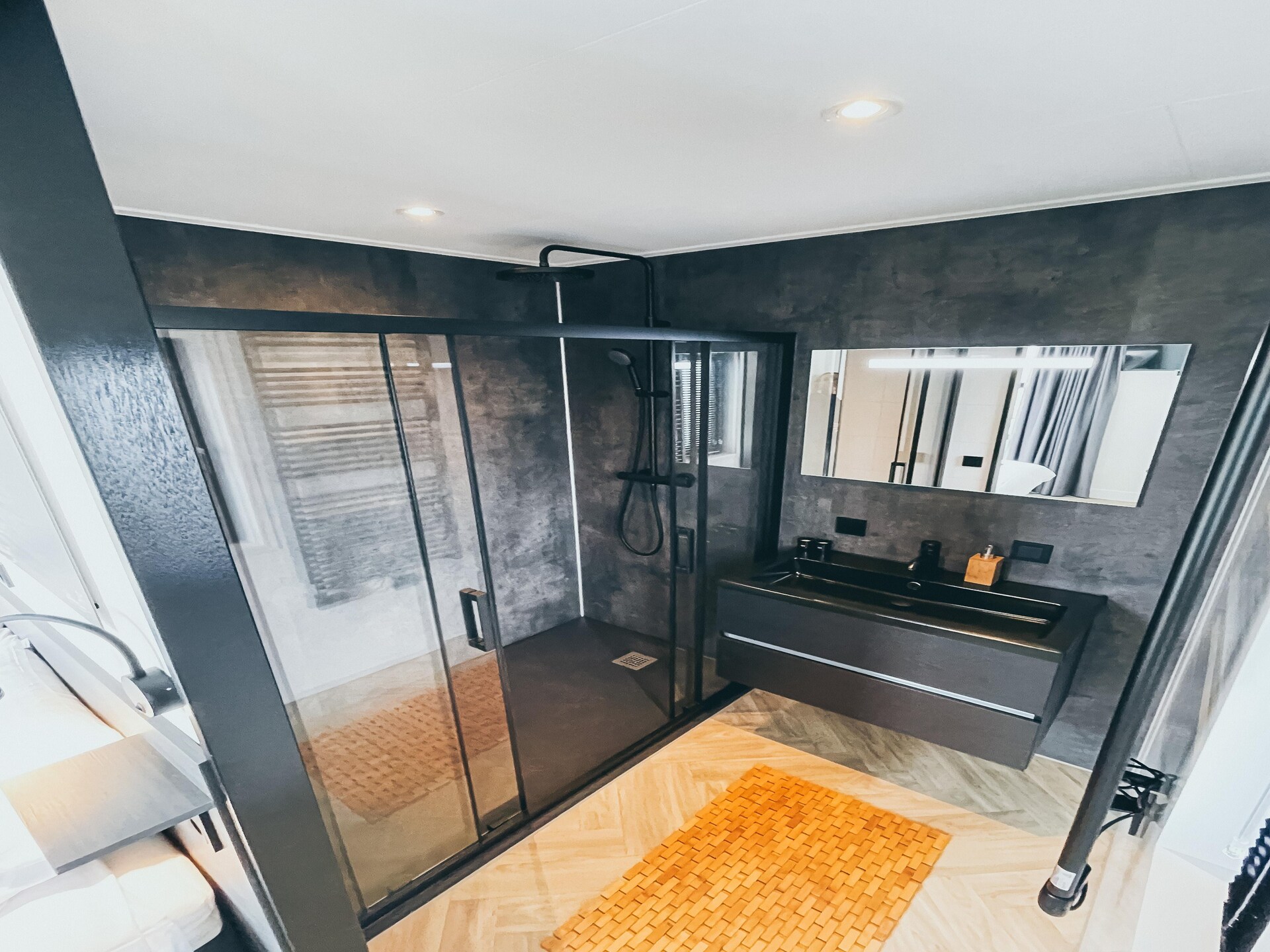 Modern vakantiehuis aan het Loosdrechtse water met hottub en open haard - foto 16