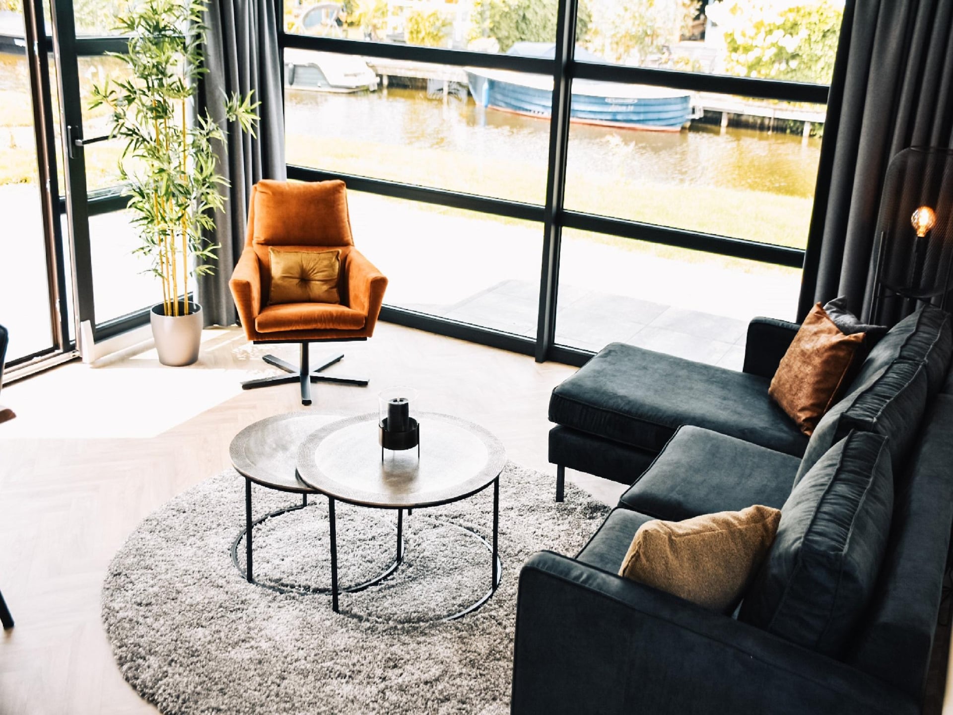 Modern vakantiehuis aan het Loosdrechtse water met hottub en open haard - foto 8