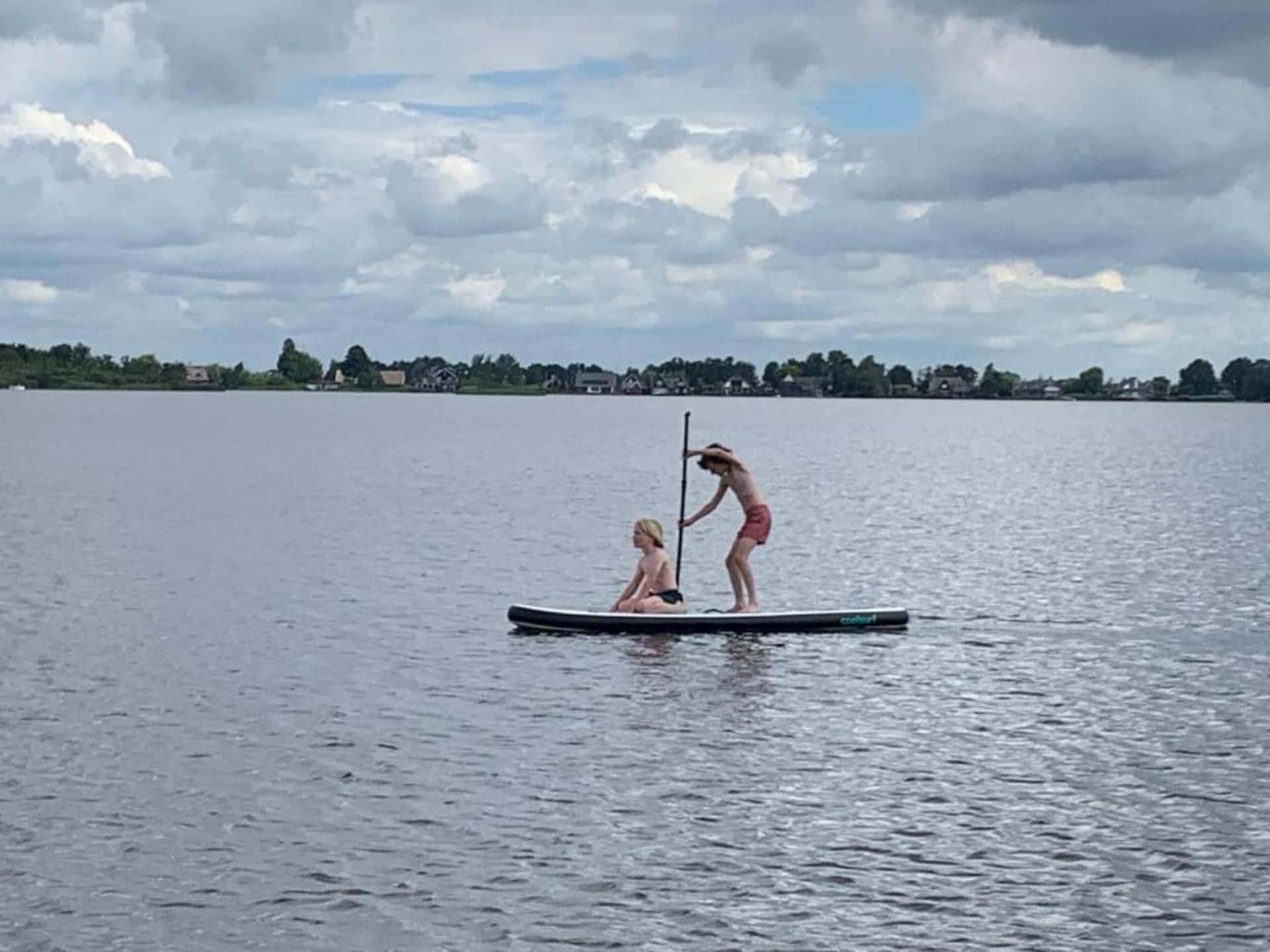 Modern vakantiehuis aan het Loosdrechtse water met hottub en open haard - foto 28