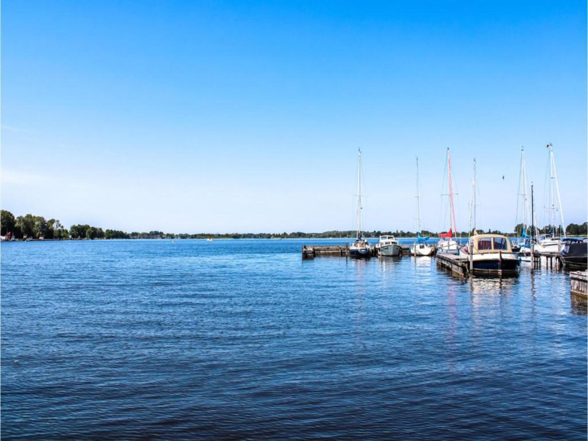 Modern vakantiehuis aan het Loosdrechtse water met hottub en open haard - foto 32