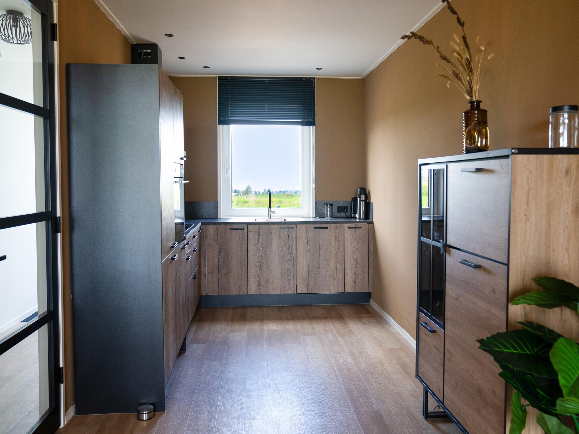 Moderne 20-persoons villa aan open vaarwater in hartje Friesland - foto 10