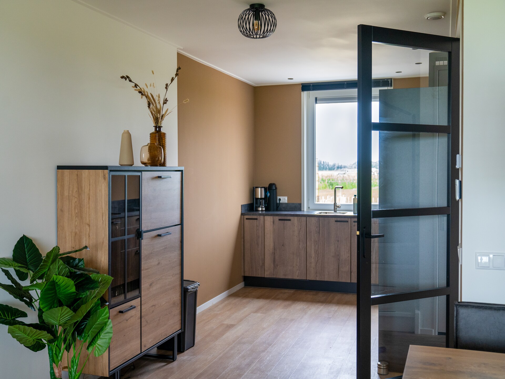 Moderne 20-persoons villa aan open vaarwater in hartje Friesland - foto 11