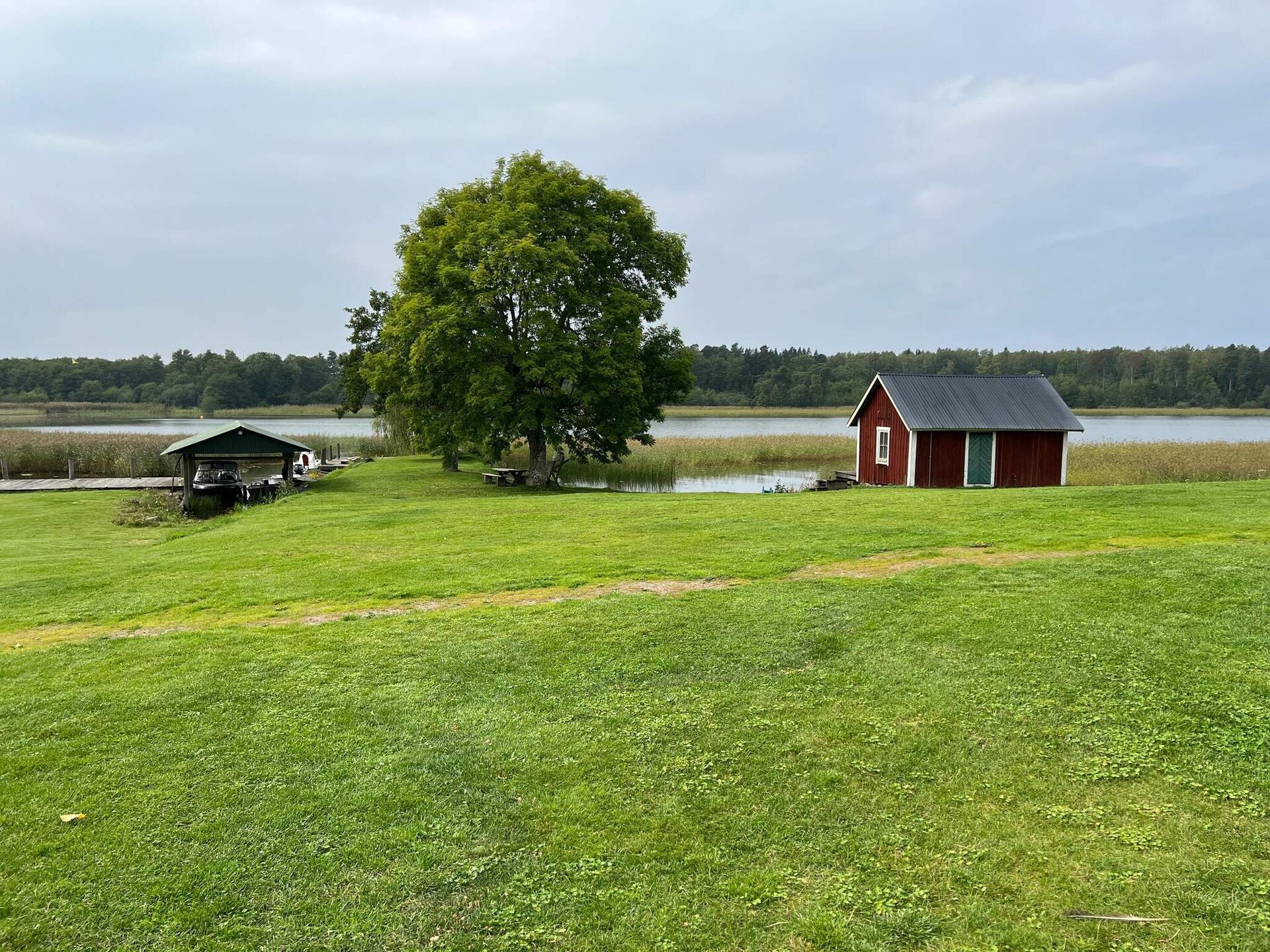 Sfeervol vakantiehuis aan het Mälarmeer met privéstrandje bij Munsö - foto 9