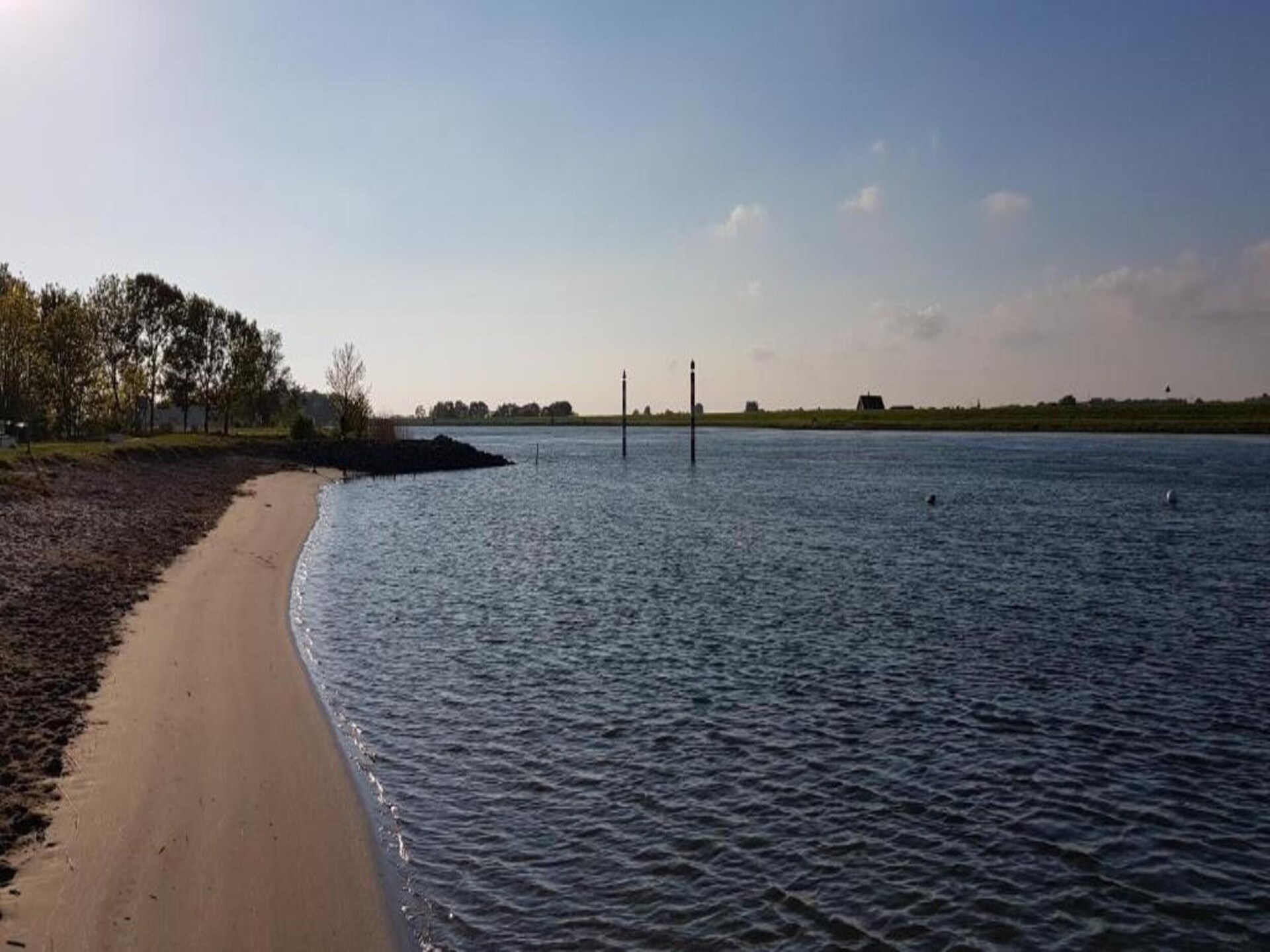 Strandloper 129: Luxe vakantiehuis aan het water met tuin, voor 5 personen - foto 29