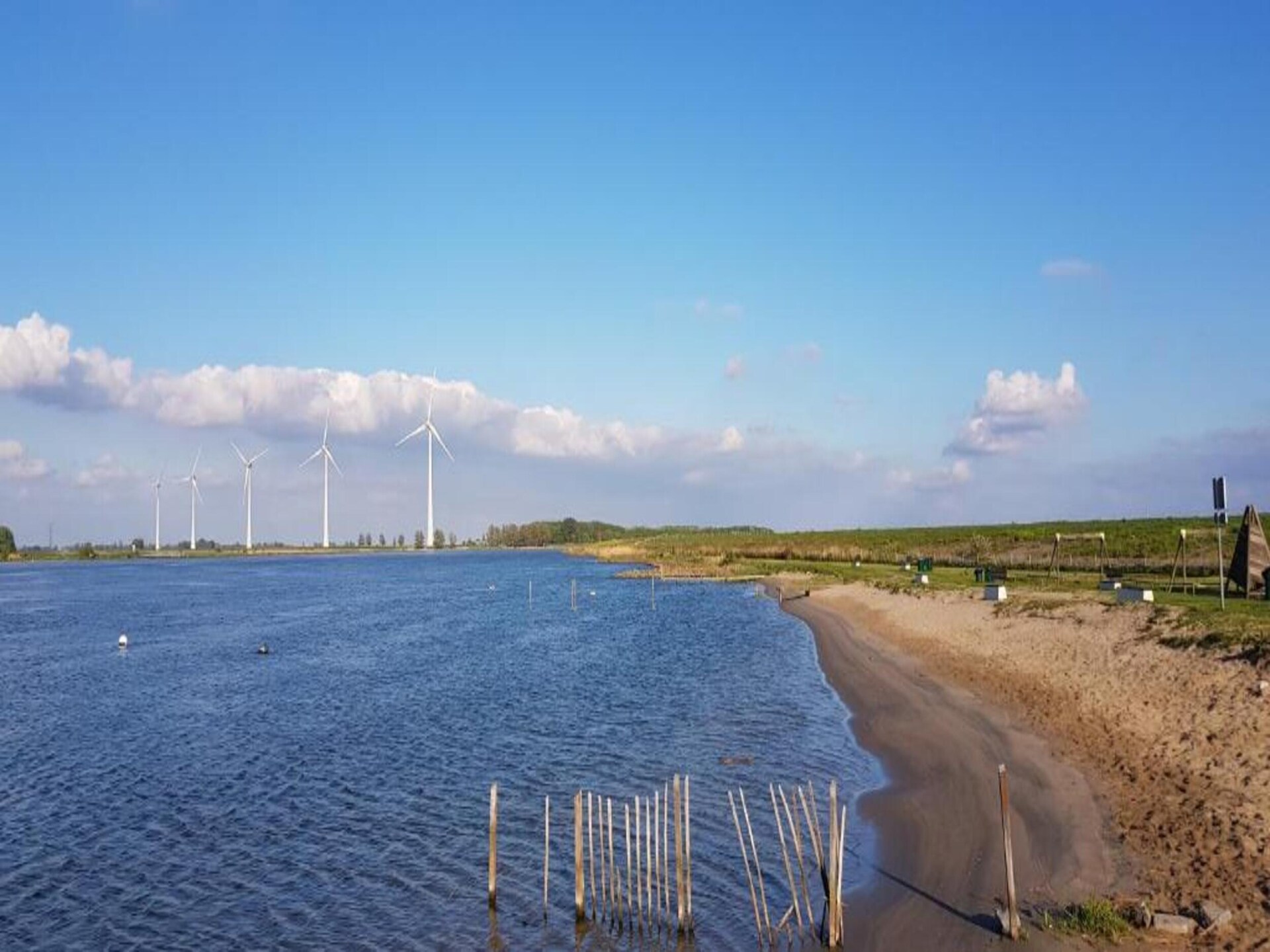 Strandloper 129: Luxe vakantiehuis aan het water met tuin, voor 5 personen - foto 27