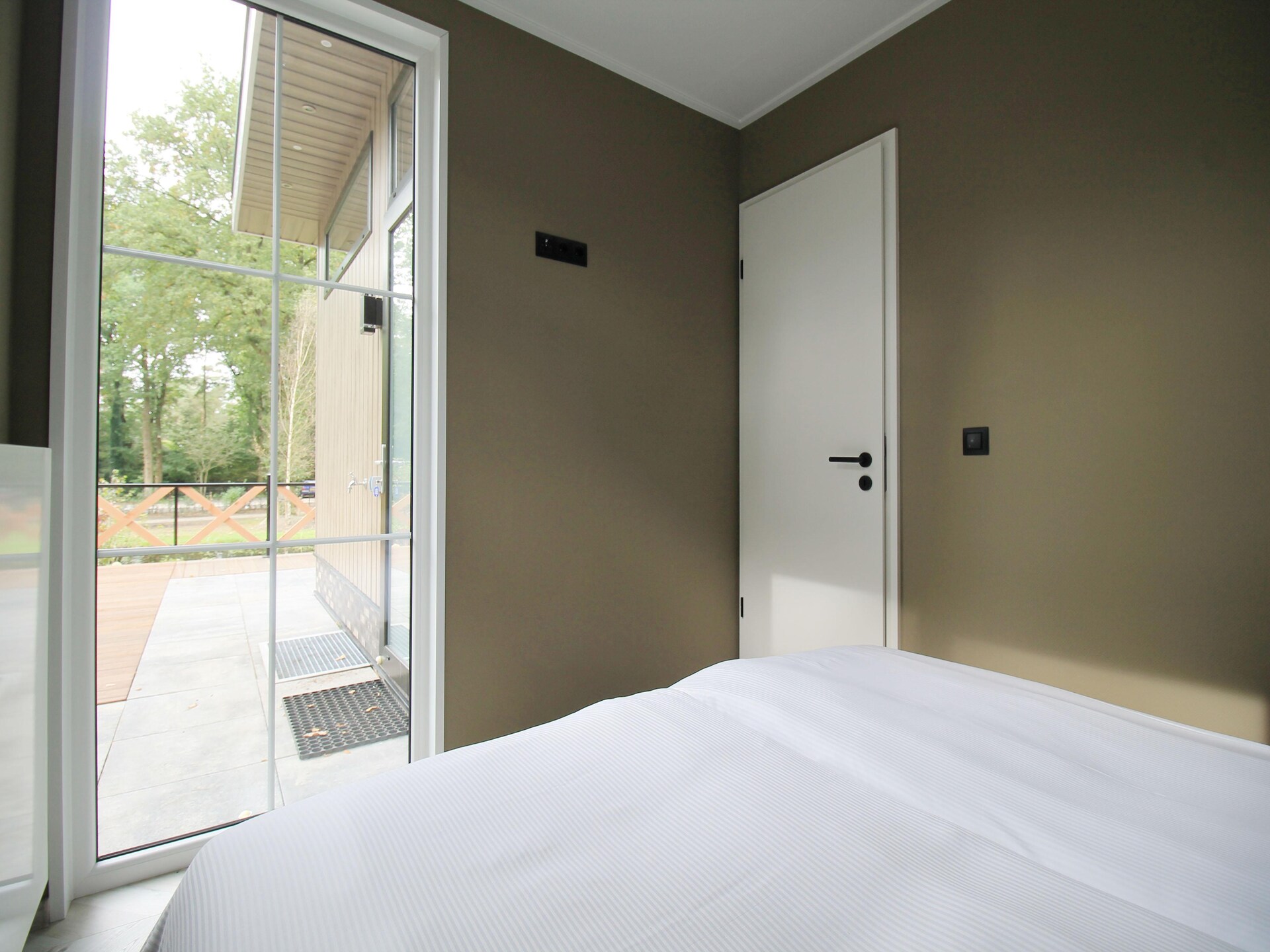 Luxe boshuis met vijverzicht op de Veluwe, huisdieren welkom - foto 13