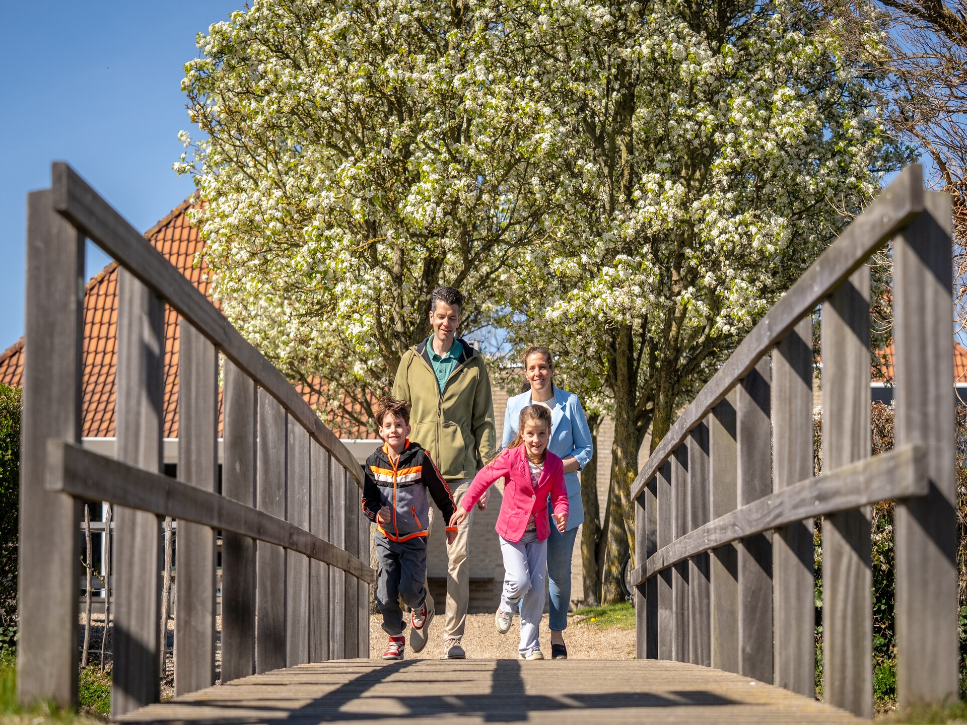 Halfvrijstaande familiebungalow op 9 minuten fietsen van Renesse strand - foto 9
